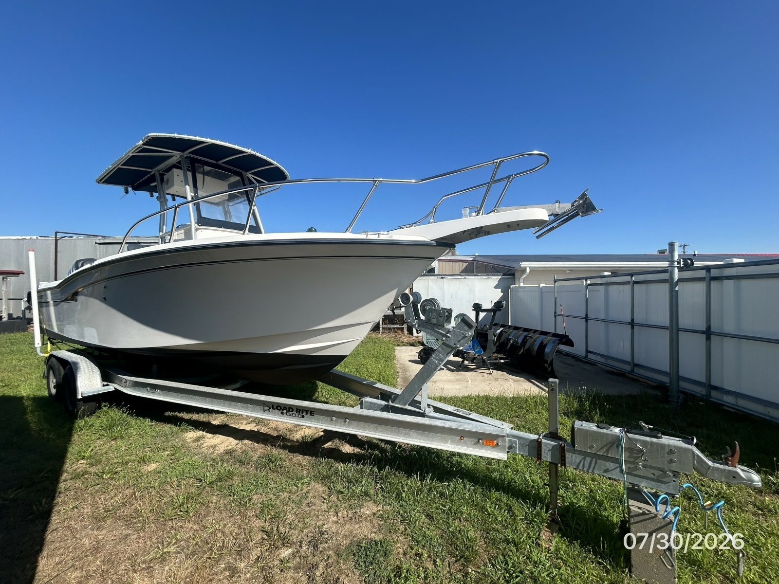 22' Grady-White starboard forward profile