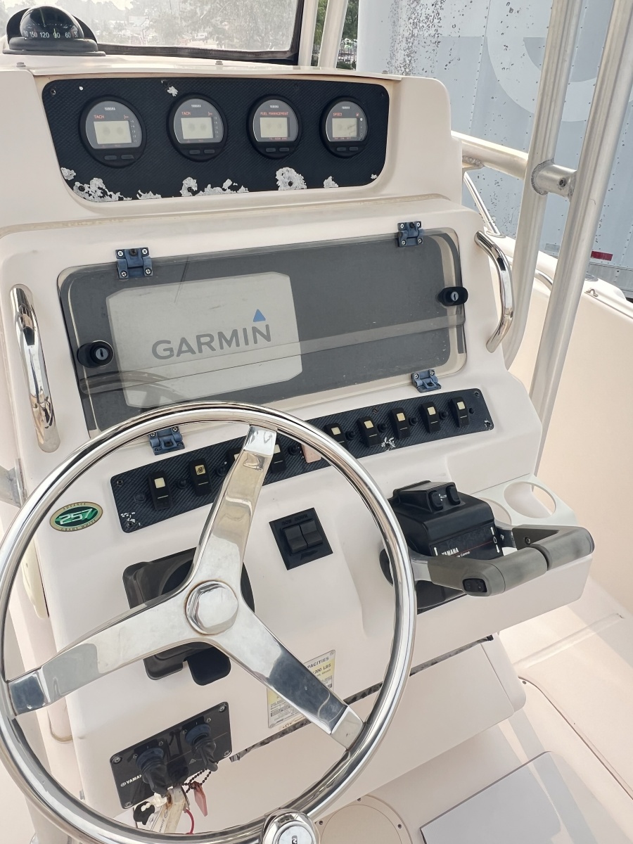 22' Grady-White helm4