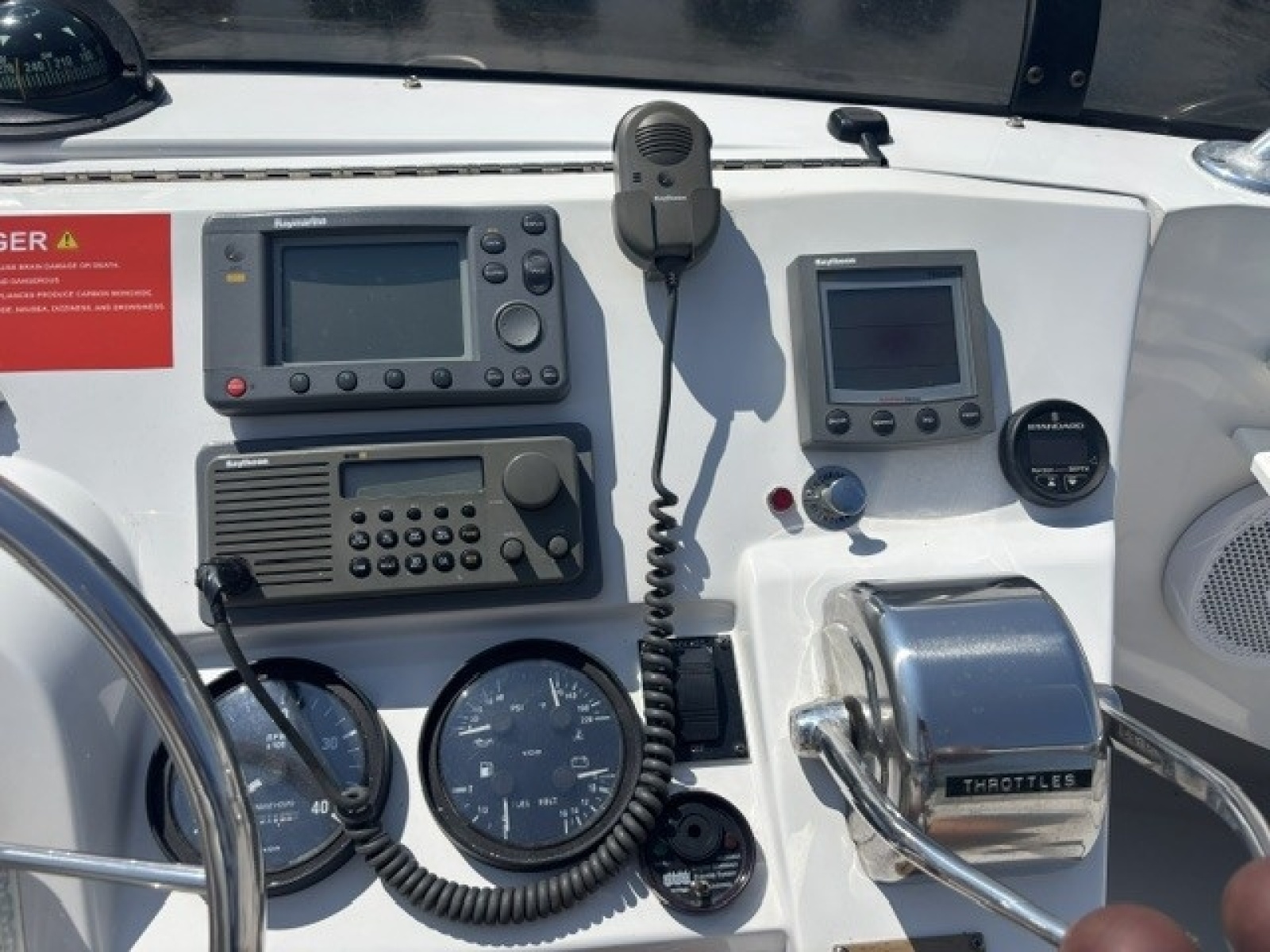 2001 Mainship 390