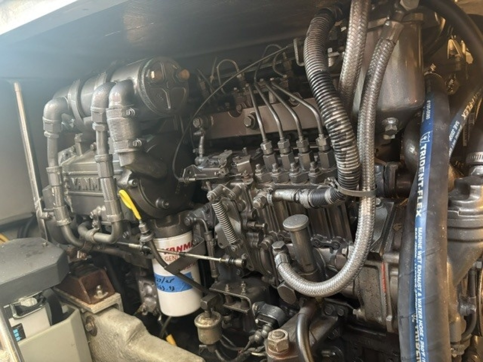 2001 Mainship 390