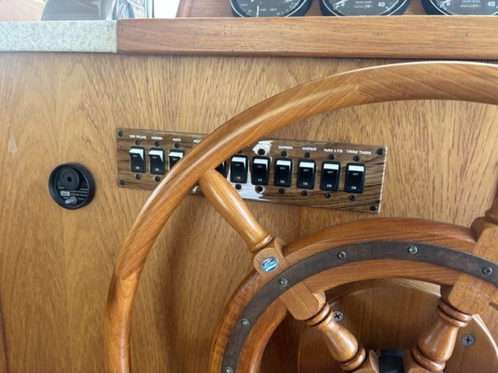 2001 Mainship 390