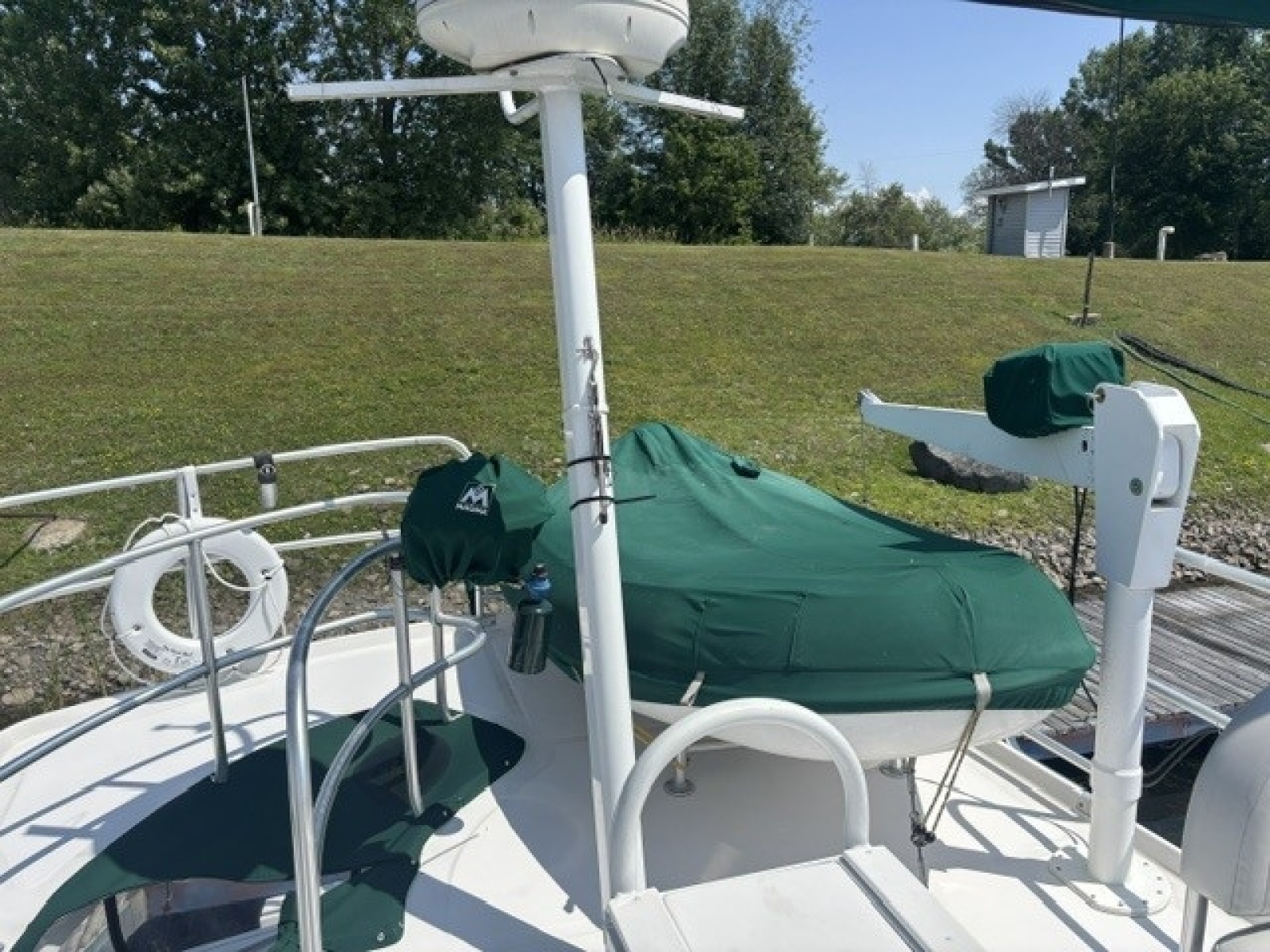 2001 Mainship 390