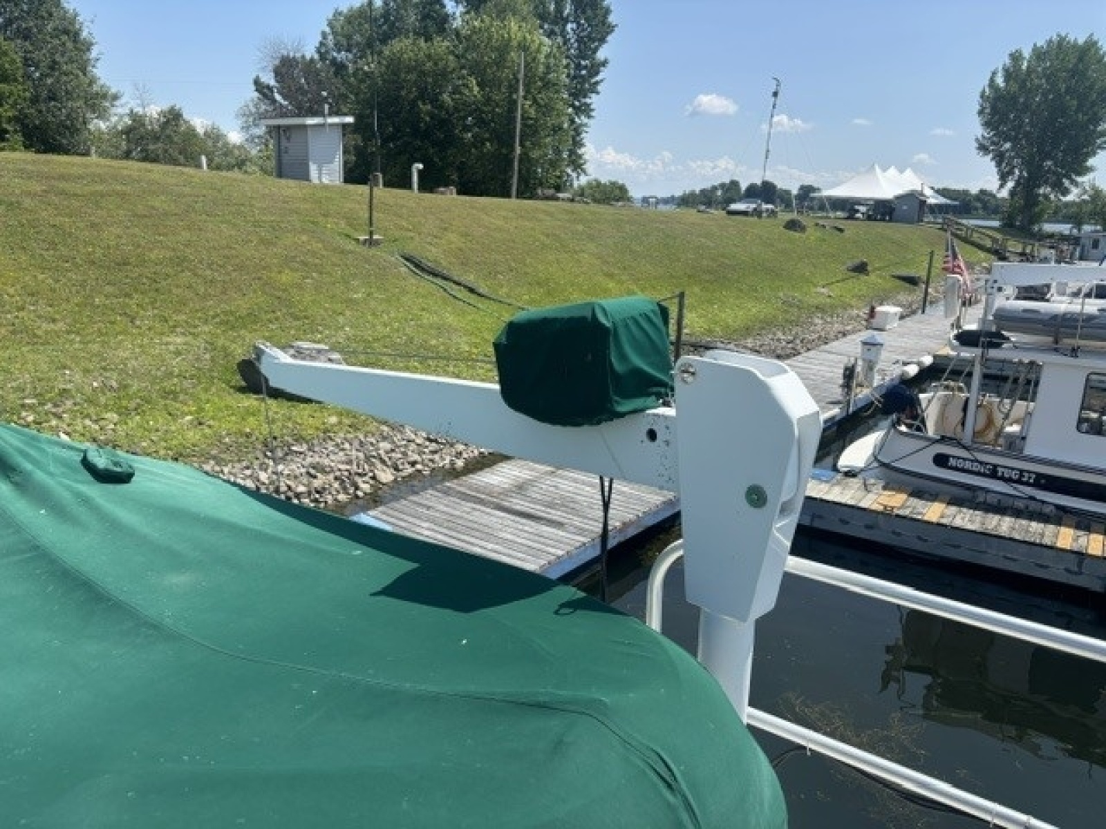2001 Mainship 390