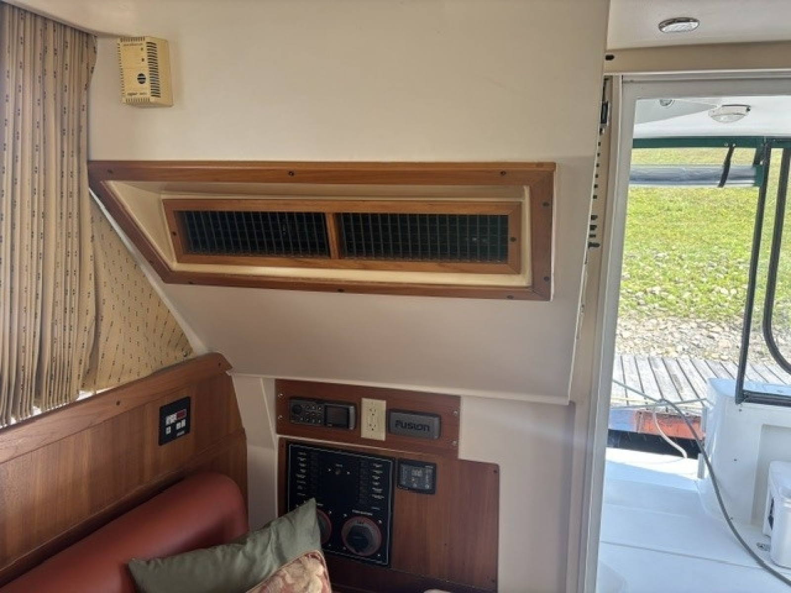 2001 Mainship 390