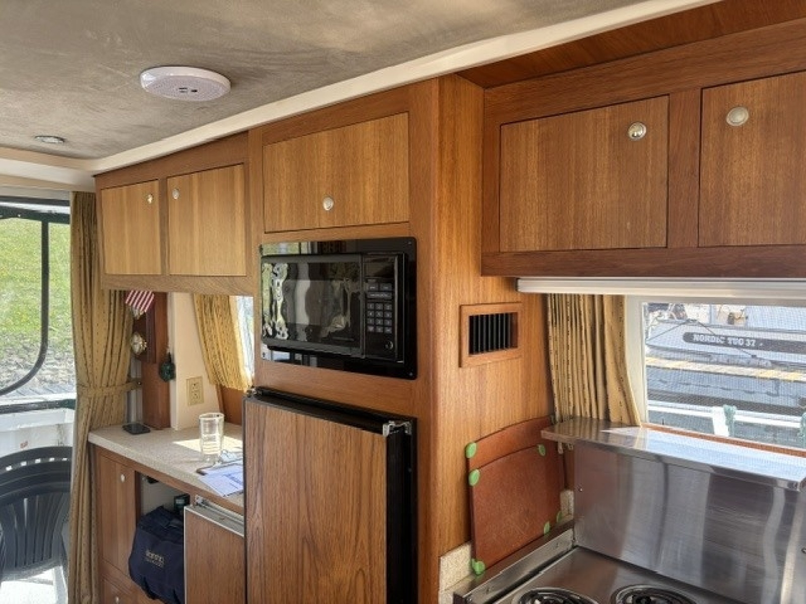 2001 Mainship 390