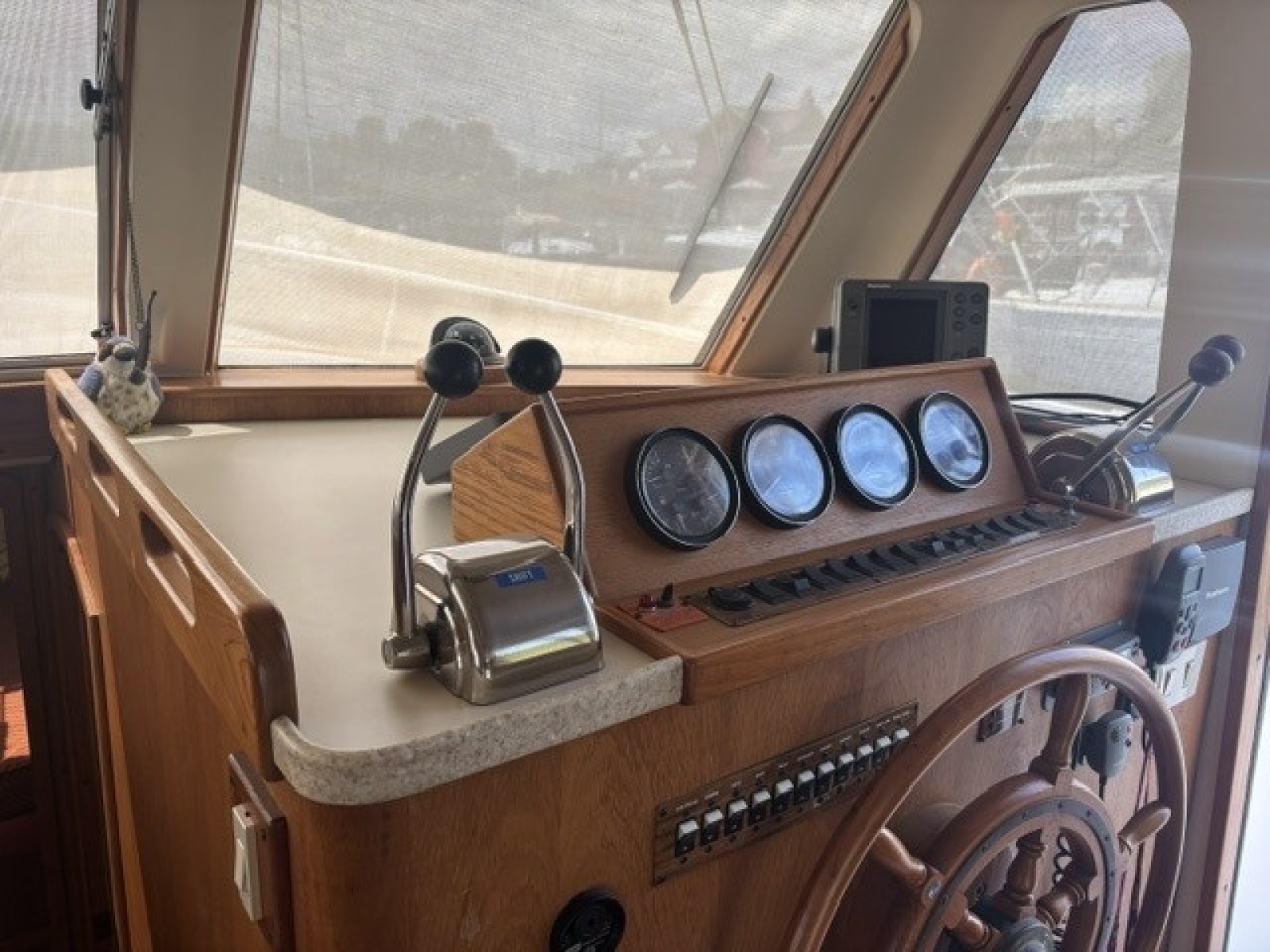 2001 Mainship 390