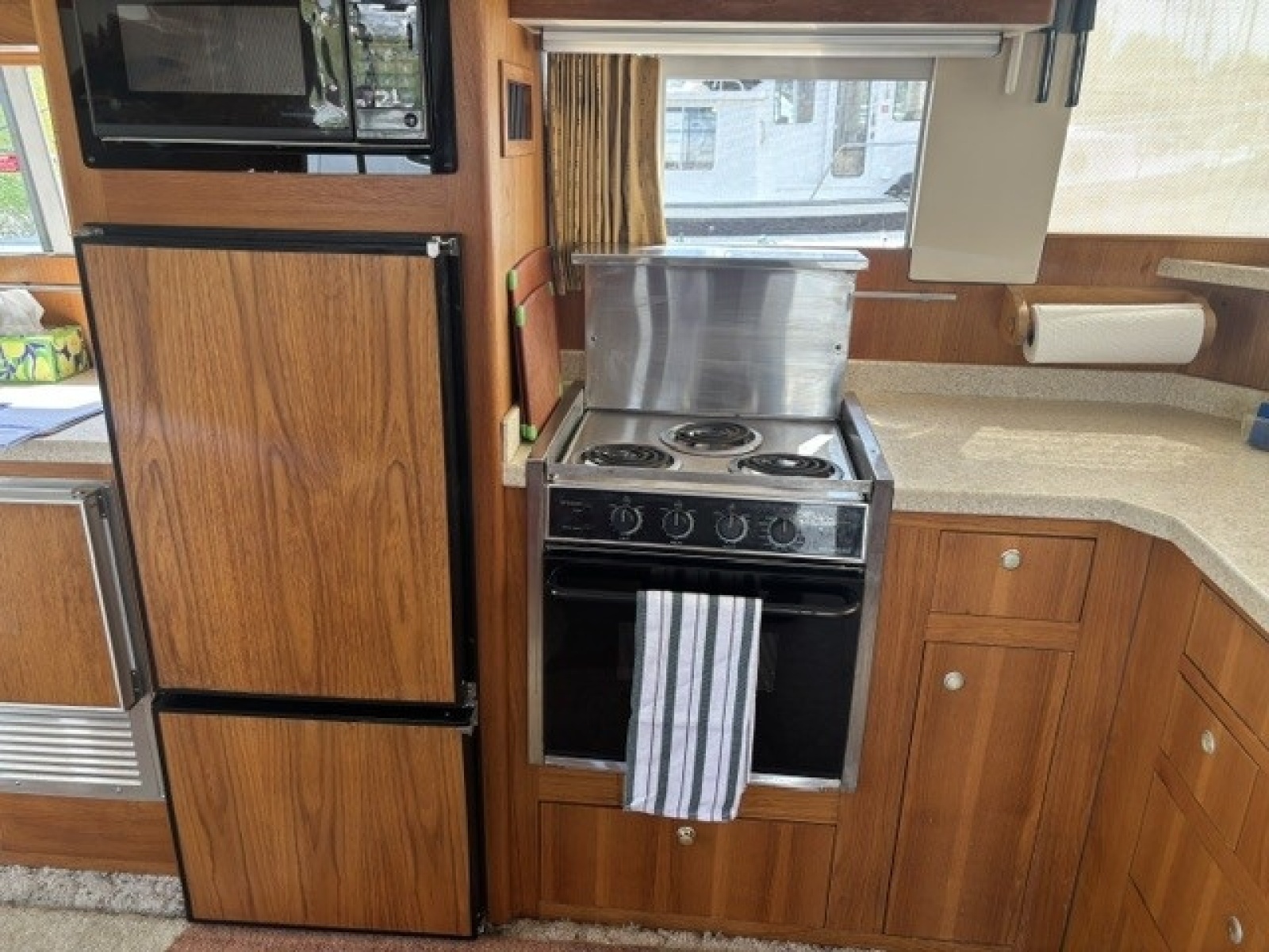 2001 Mainship 390