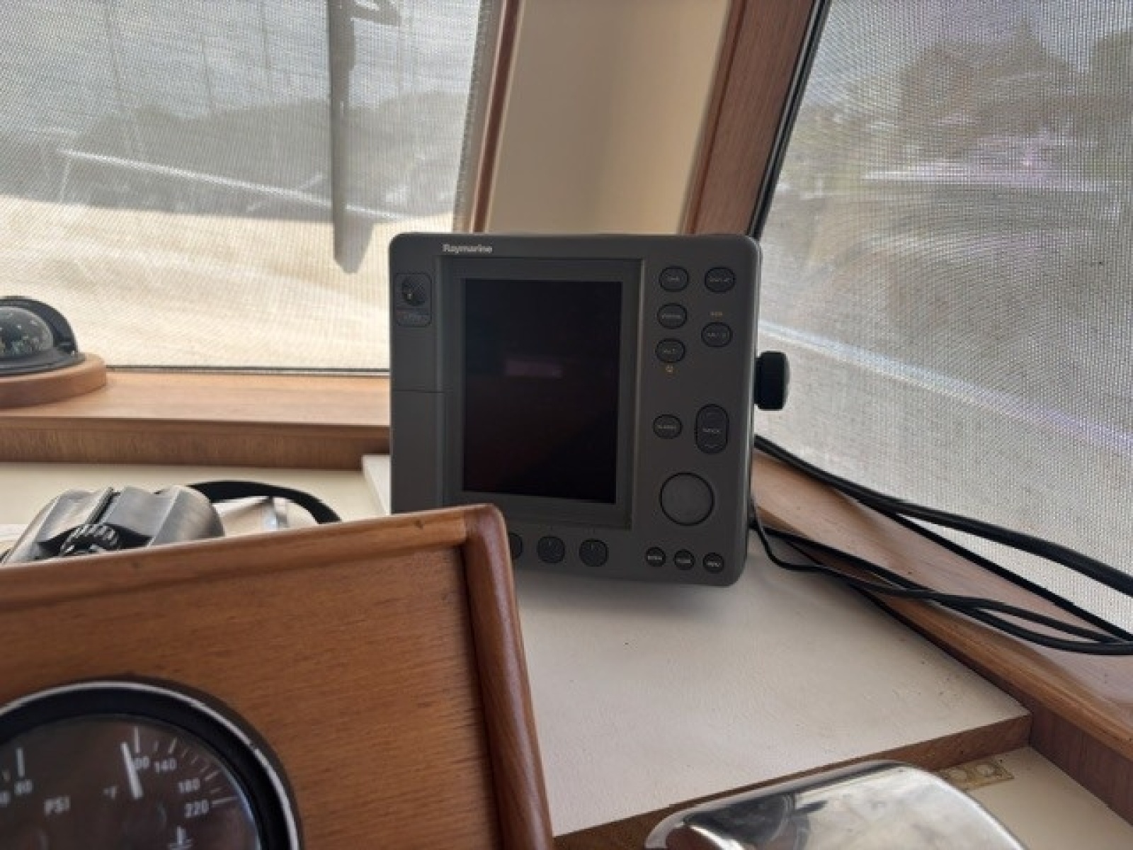 2001 Mainship 390