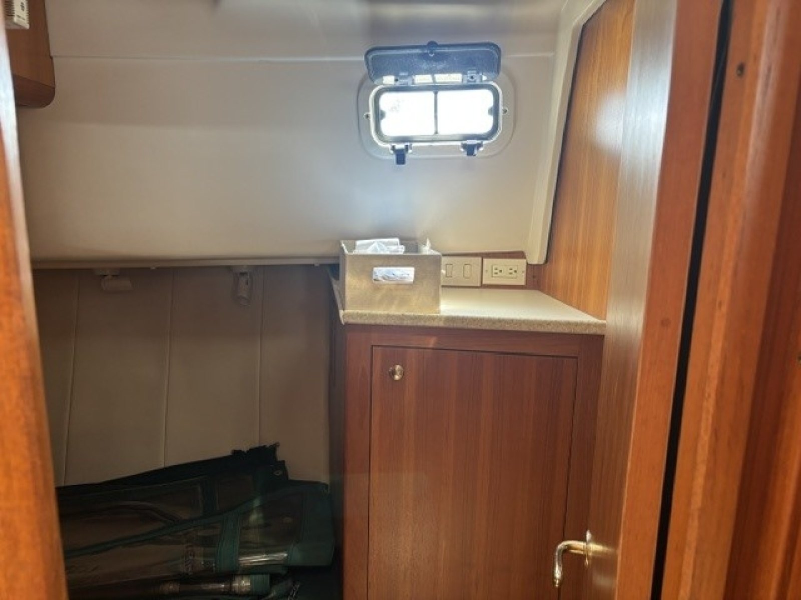 2001 Mainship 390