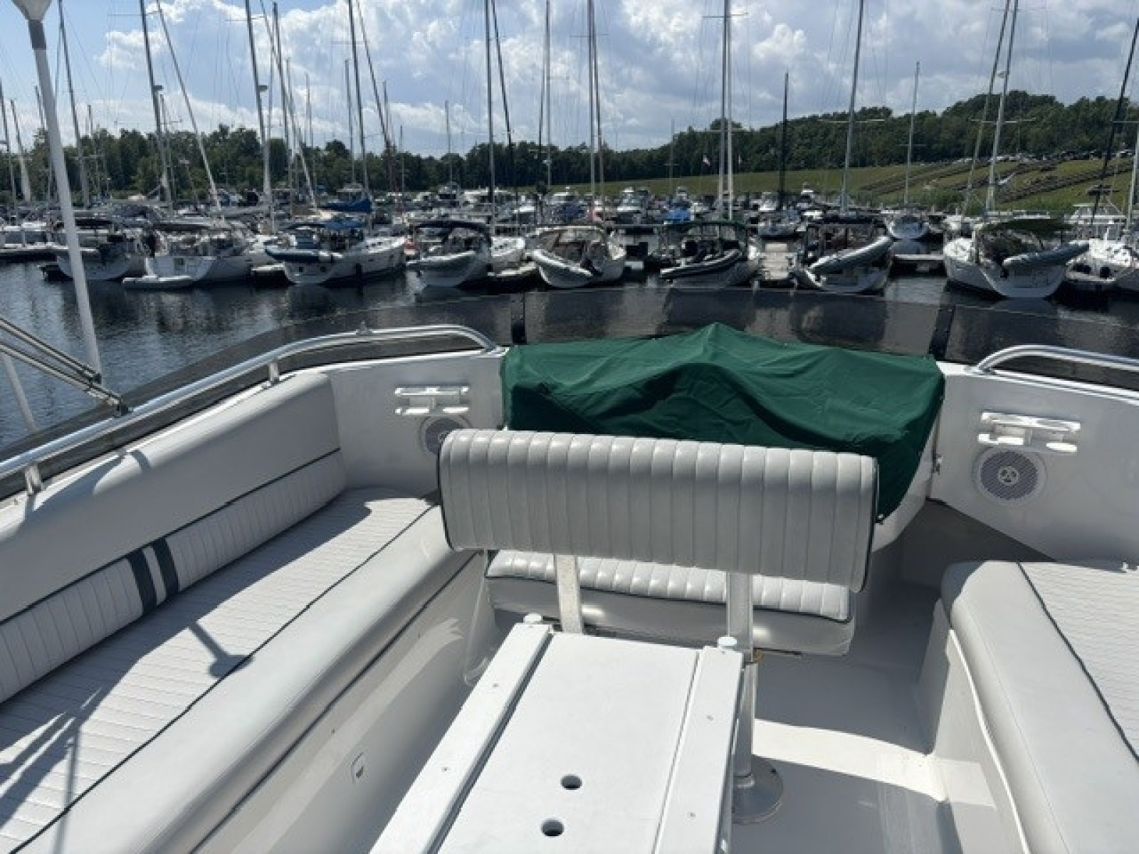 2001 Mainship 390