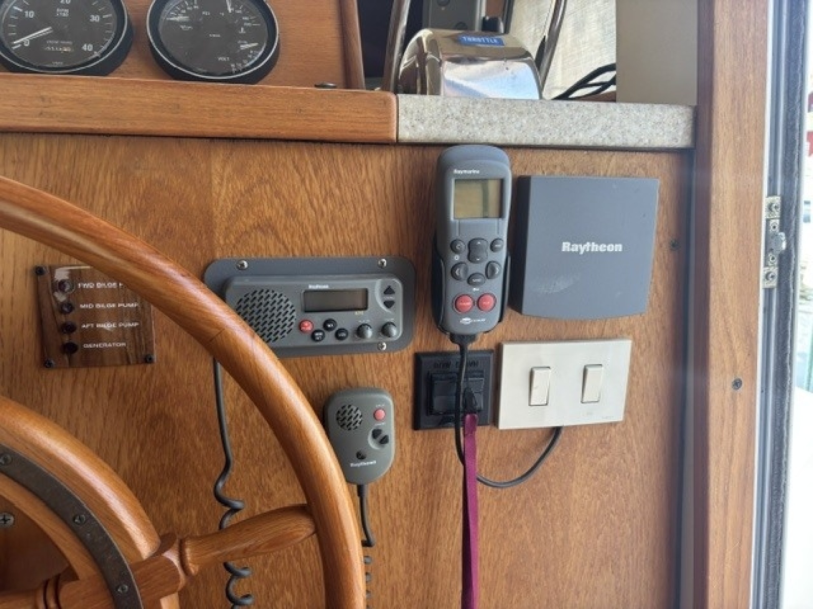 2001 Mainship 390