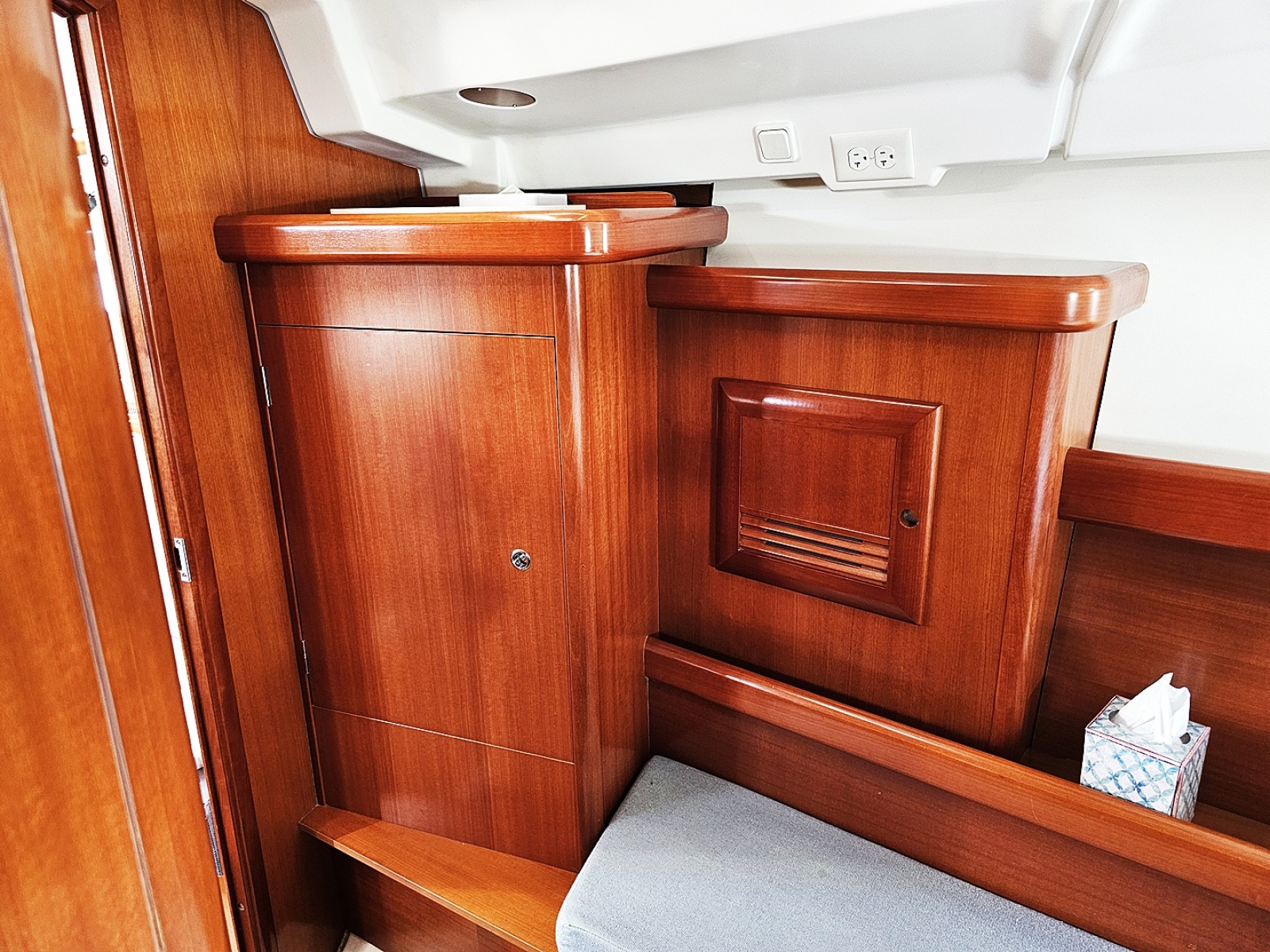 2006 Beneteau 423