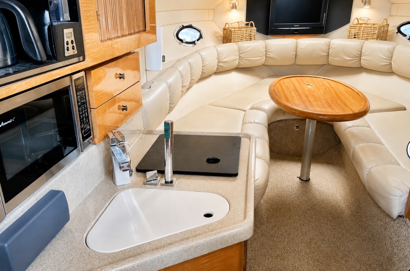2010 Larson Cabrio 274