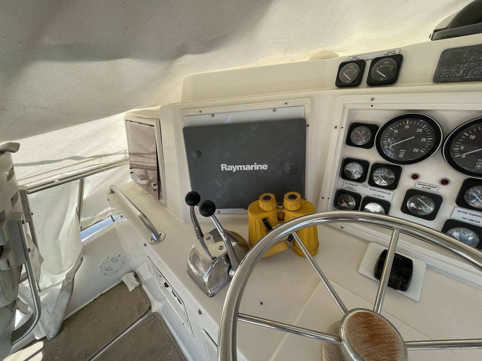 1990 Southern Cross 52