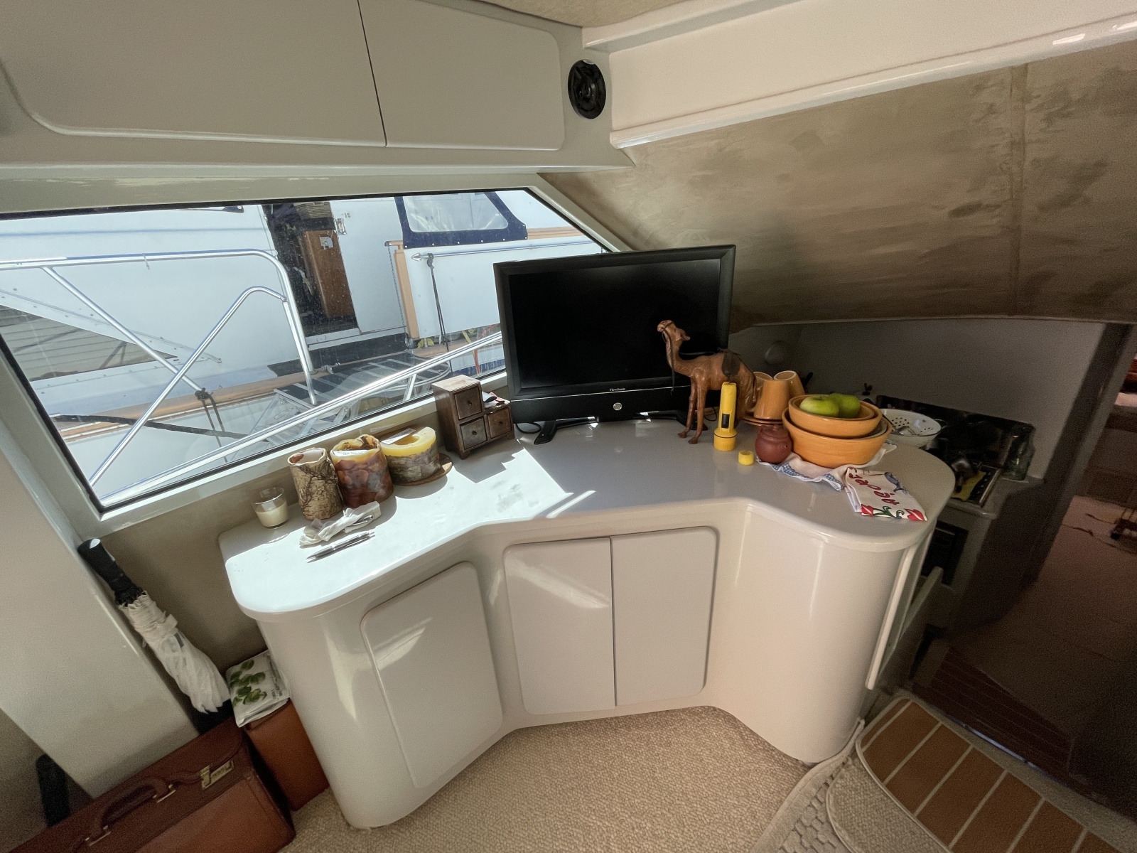 1990 Southern Cross 52