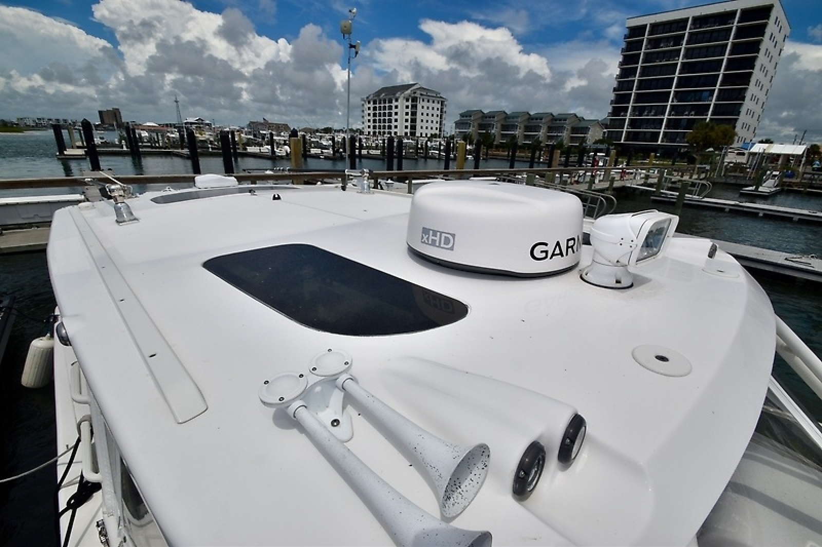 2016 Everglades 350LX — 0005848473