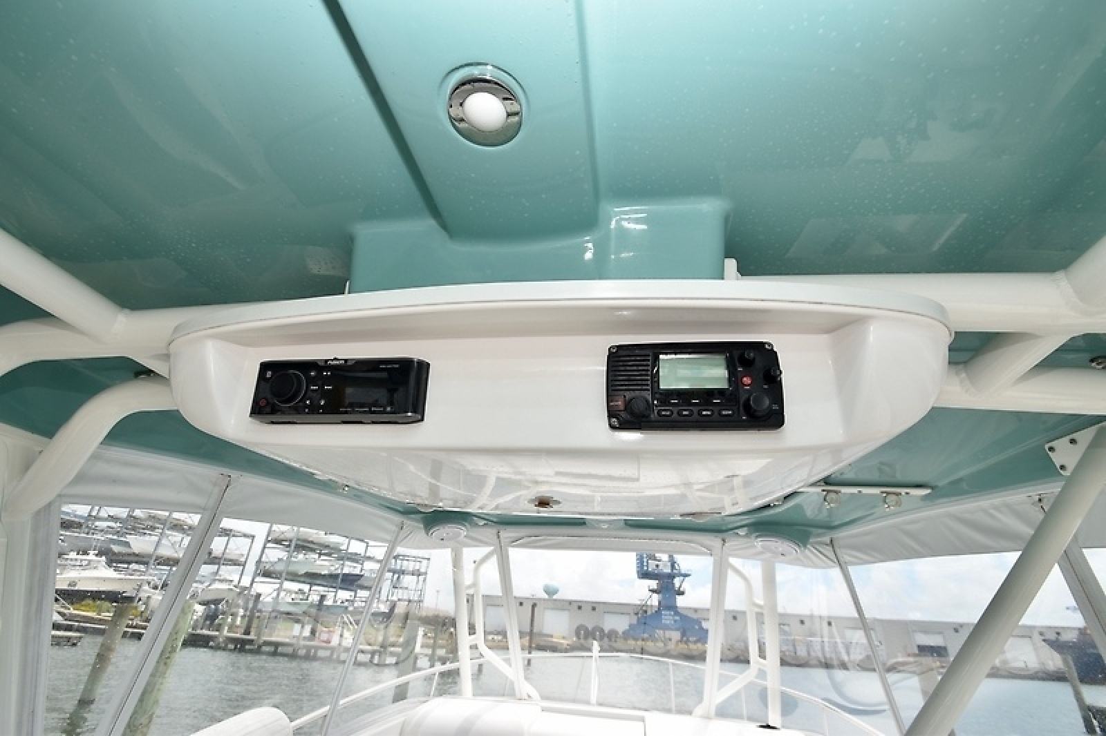 2016 Everglades 350LX — 0005848381
