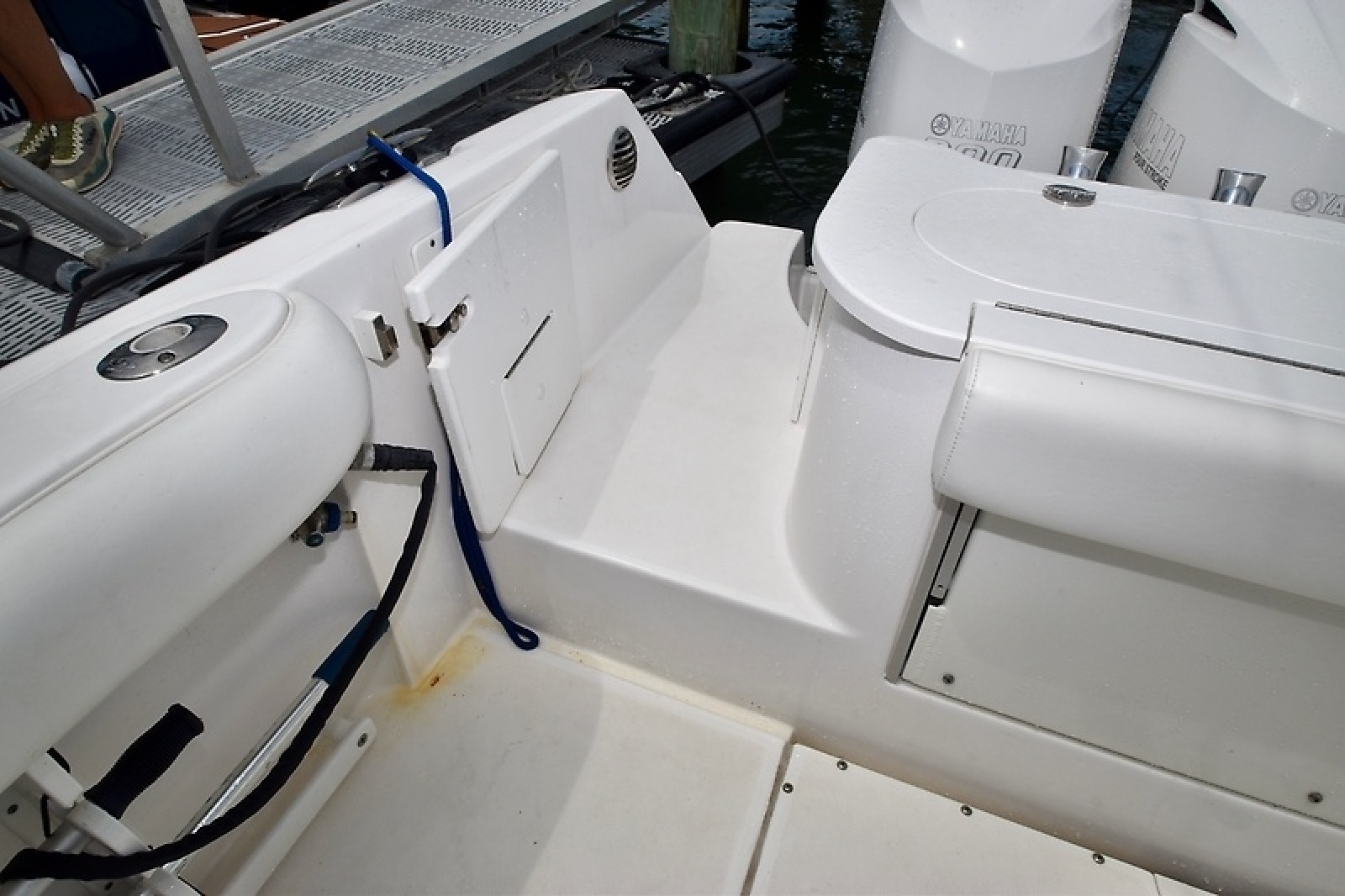2016 Everglades 350LX — 0005848462