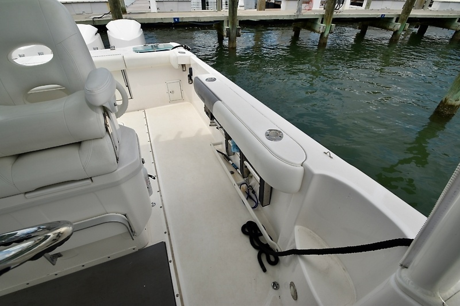 2016 Everglades 350LX — 0005848468