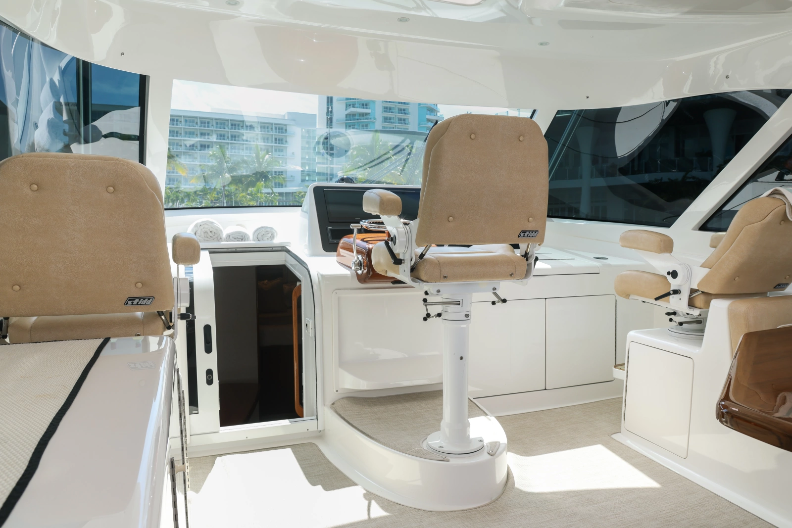 2020 Viking 44 Sport Coupe