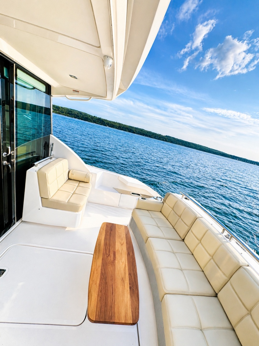 2016 Tiara Yachts 44 Coupe