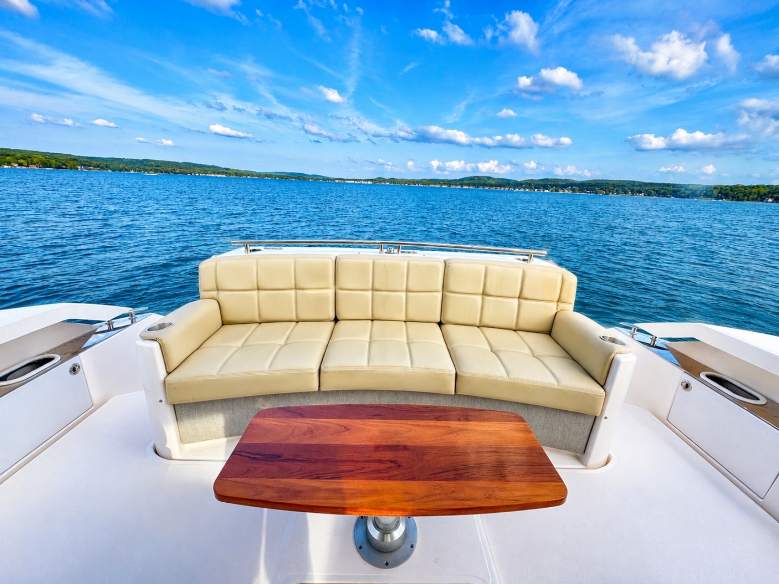 2016 Tiara Yachts 44 Coupe