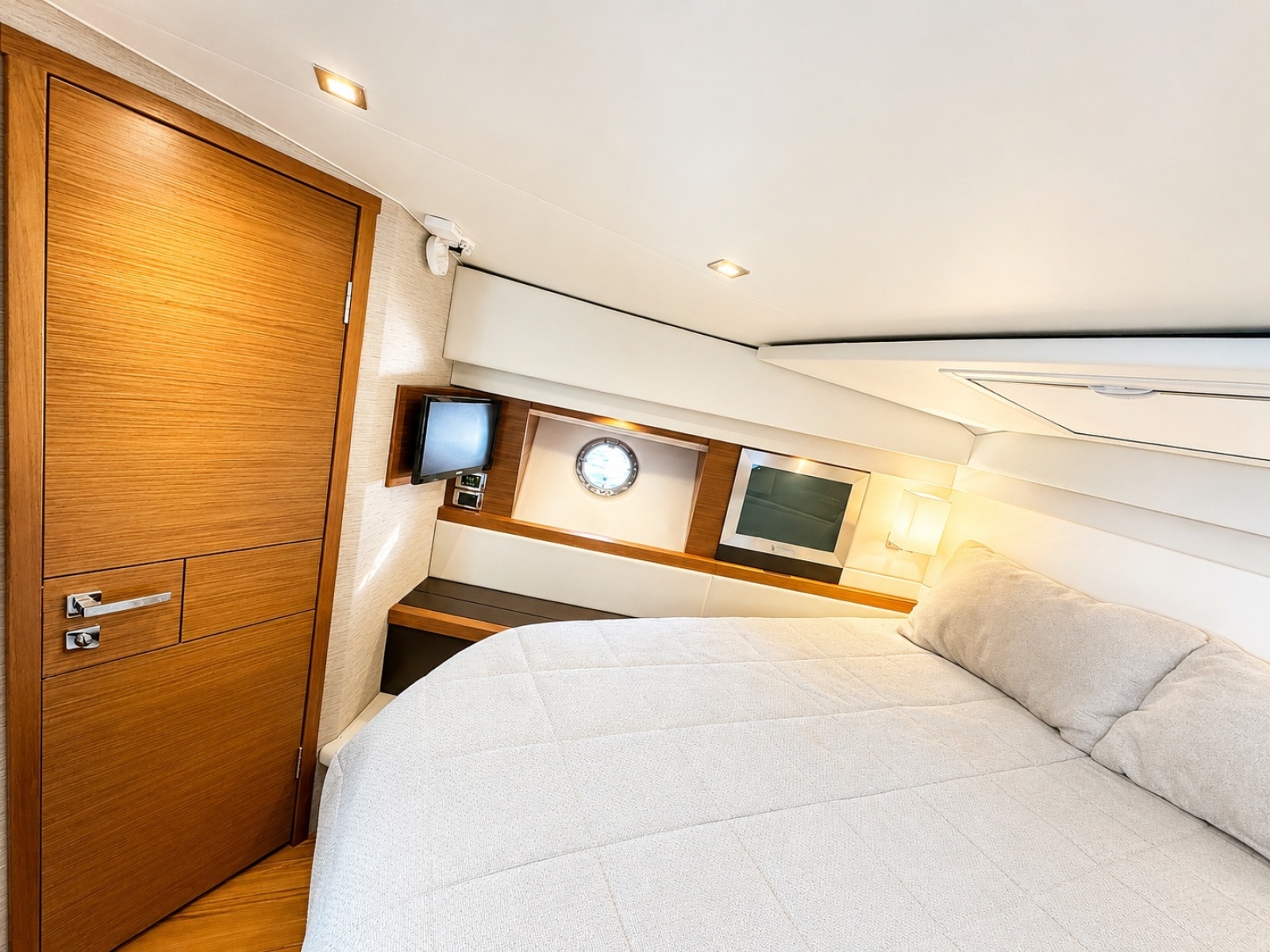 2016 Tiara Yachts 44 Coupe