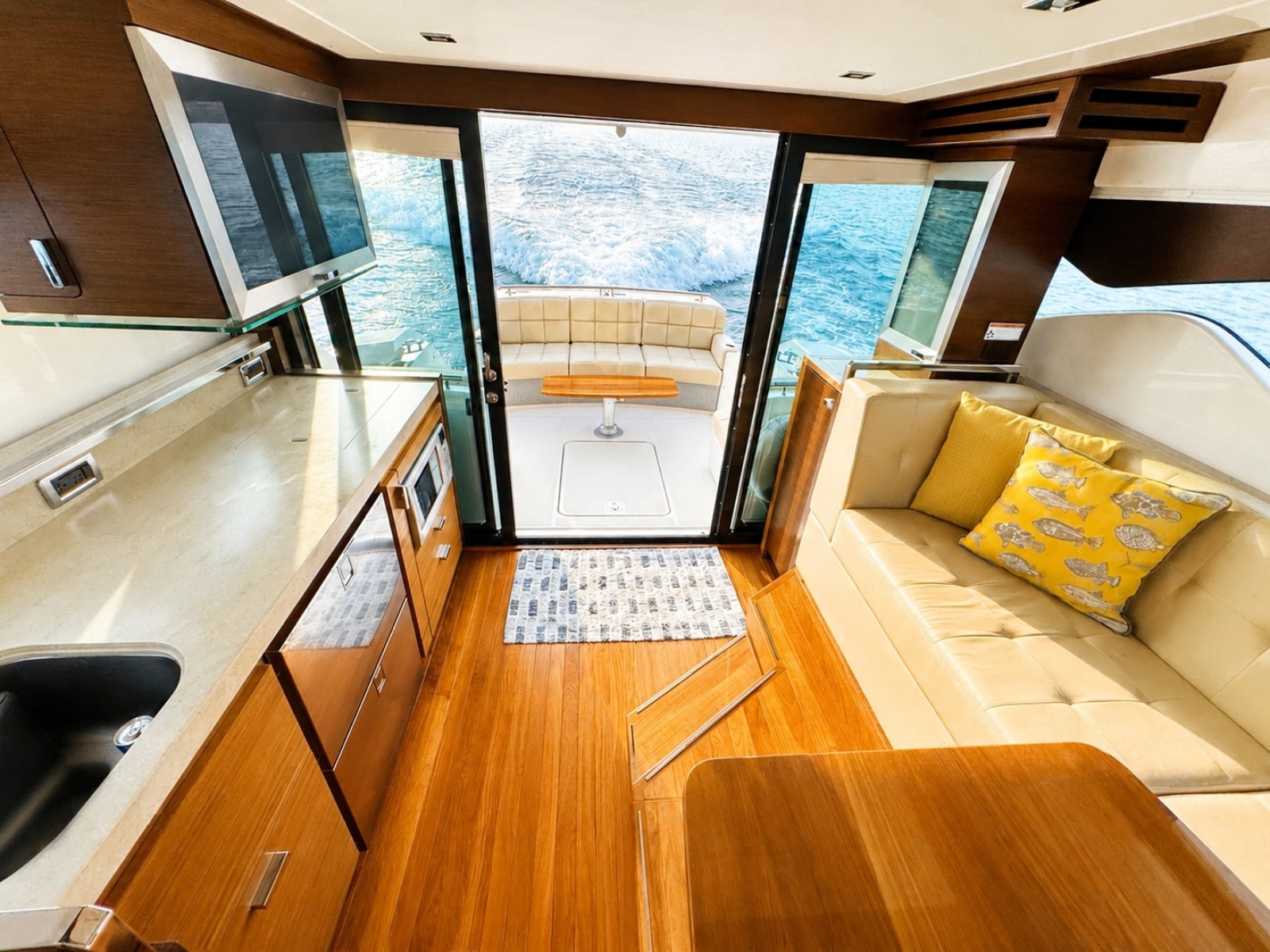 2016 Tiara Yachts 44 Coupe