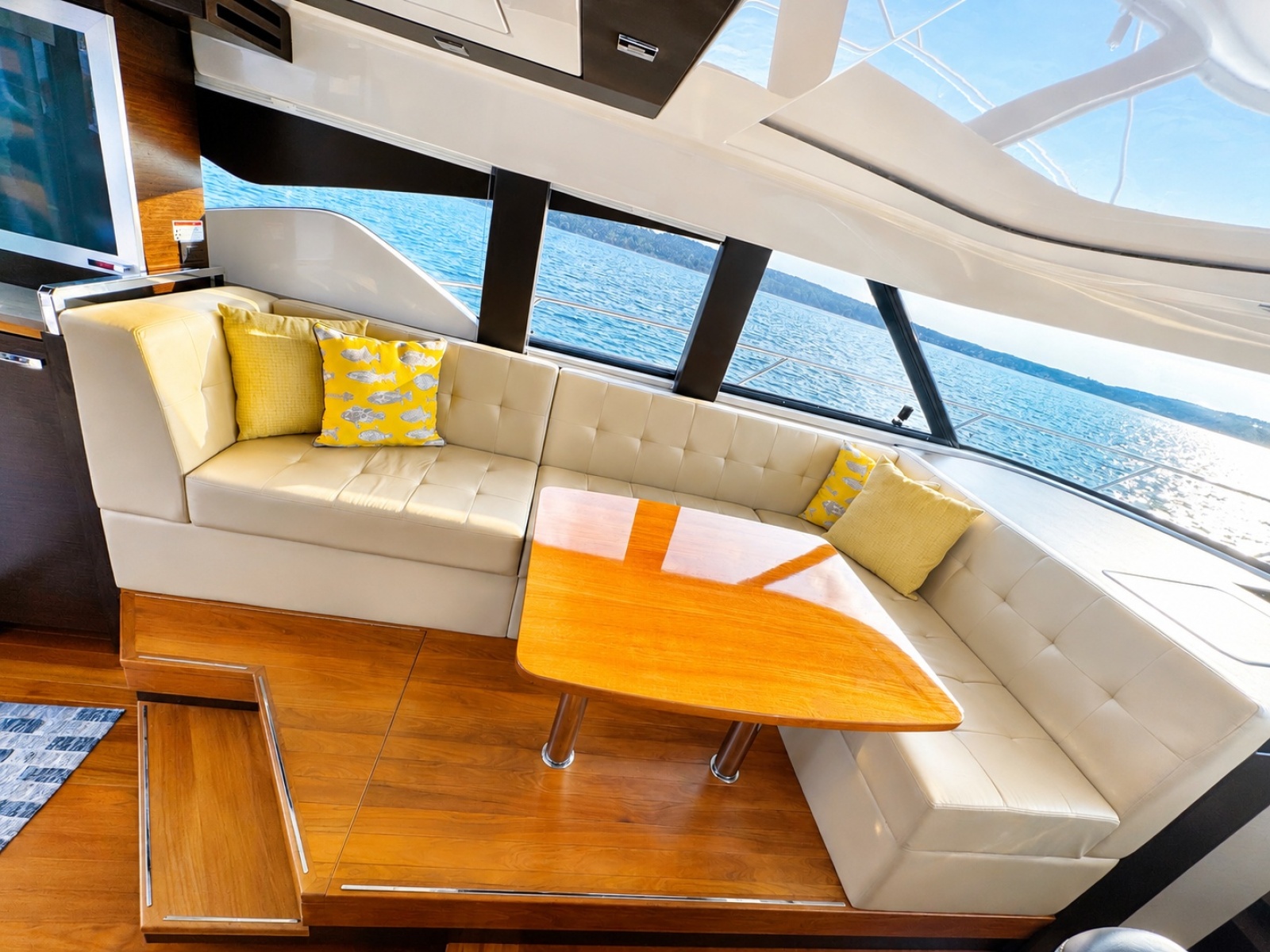 2016 Tiara Yachts 44 Coupe