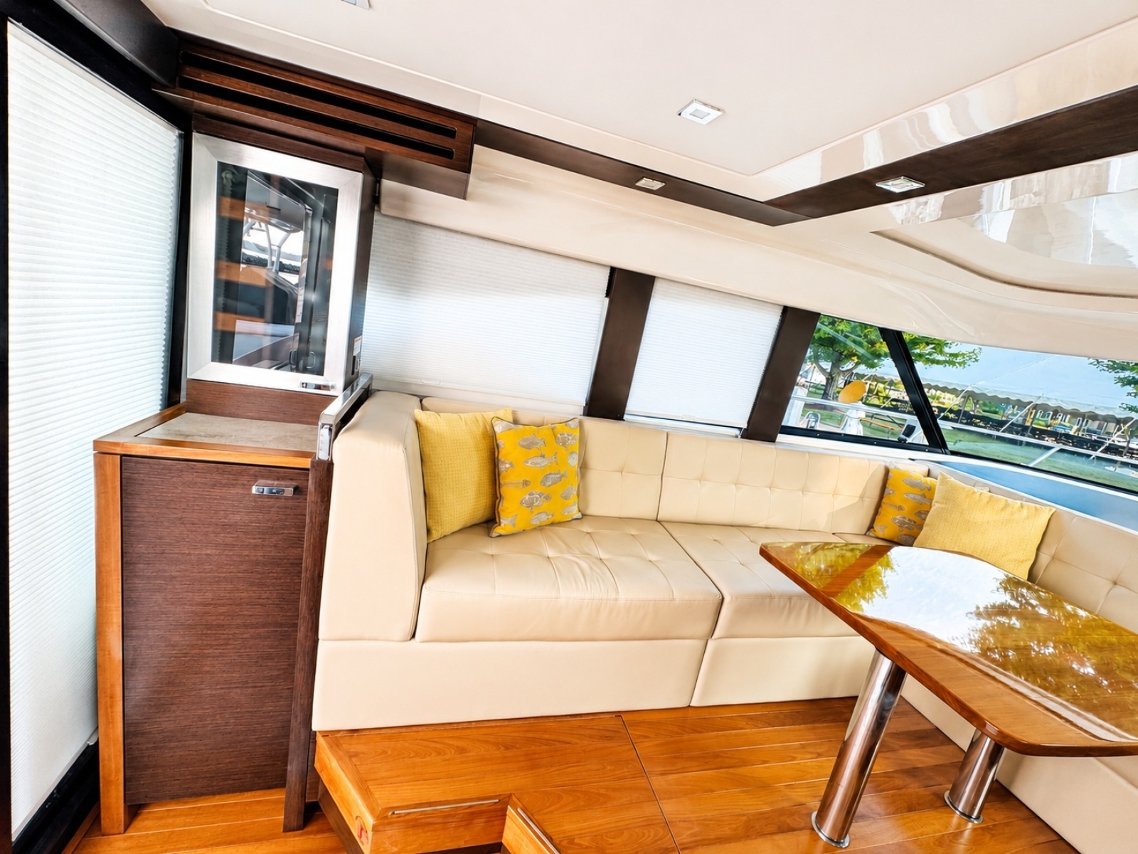 2016 Tiara Yachts 44 Coupe