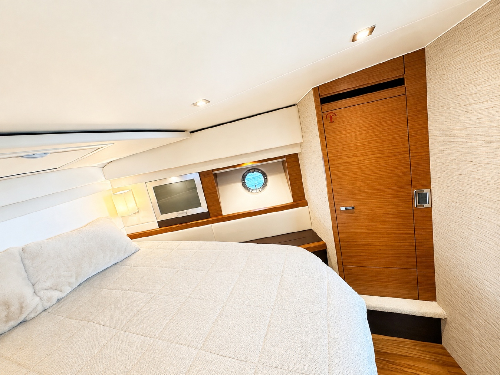 2016 Tiara Yachts 44 Coupe