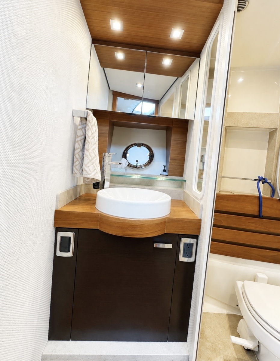 2016 Tiara Yachts 44 Coupe
