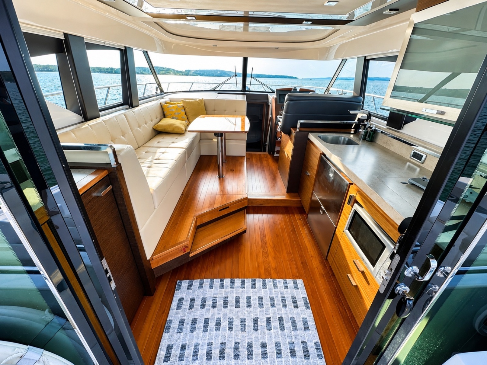 2016 Tiara Yachts 44 Coupe