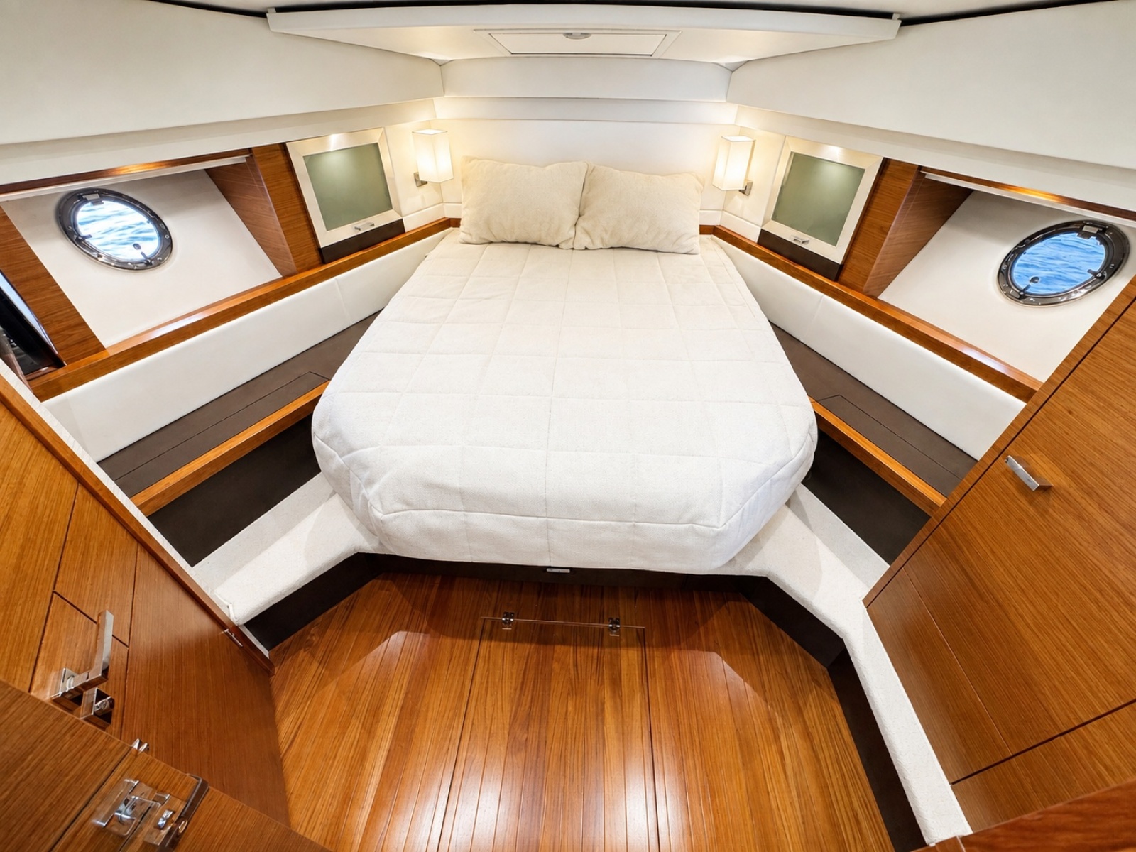 2016 Tiara Yachts 44 Coupe