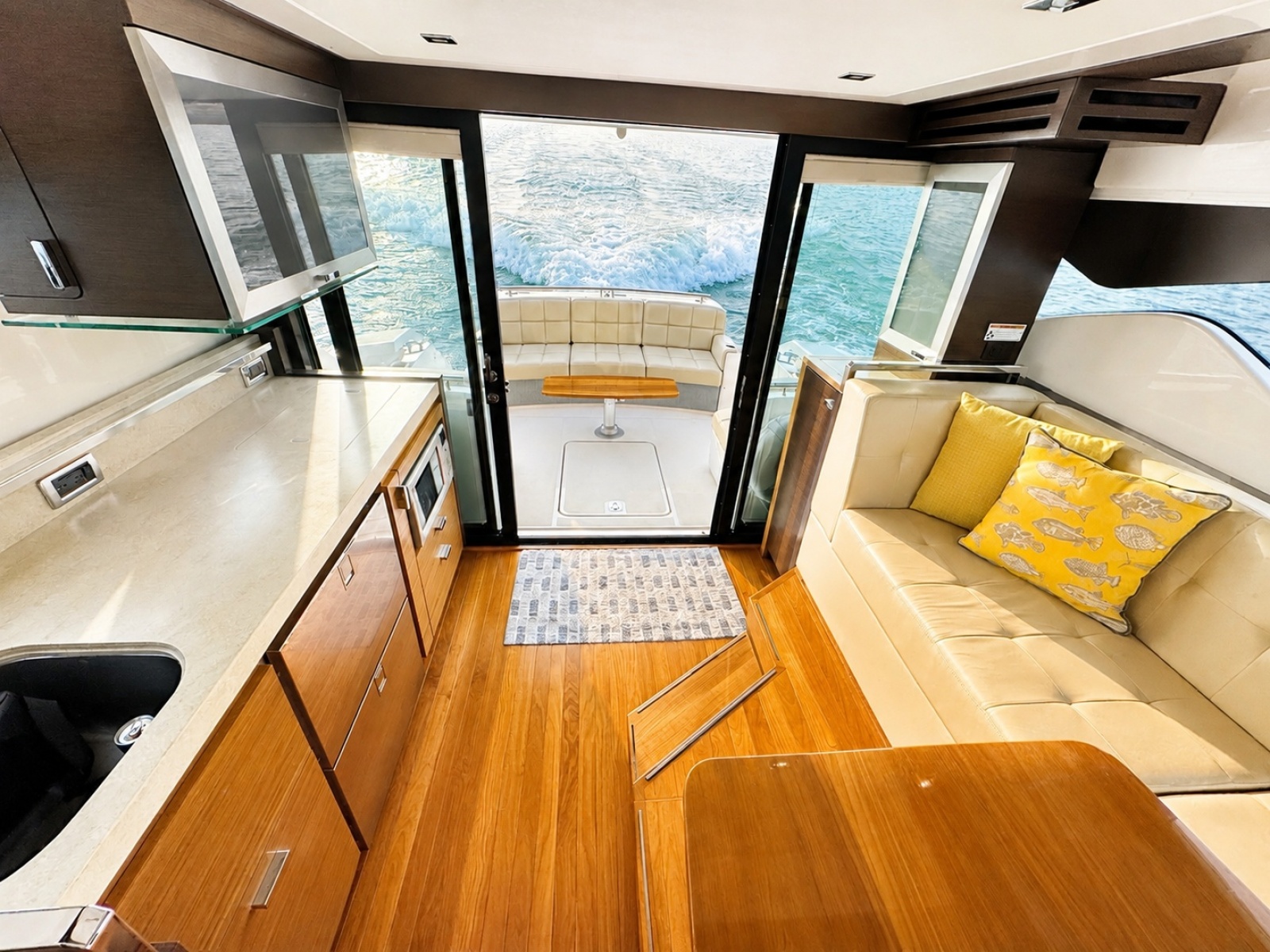 2016 Tiara Yachts 44 Coupe