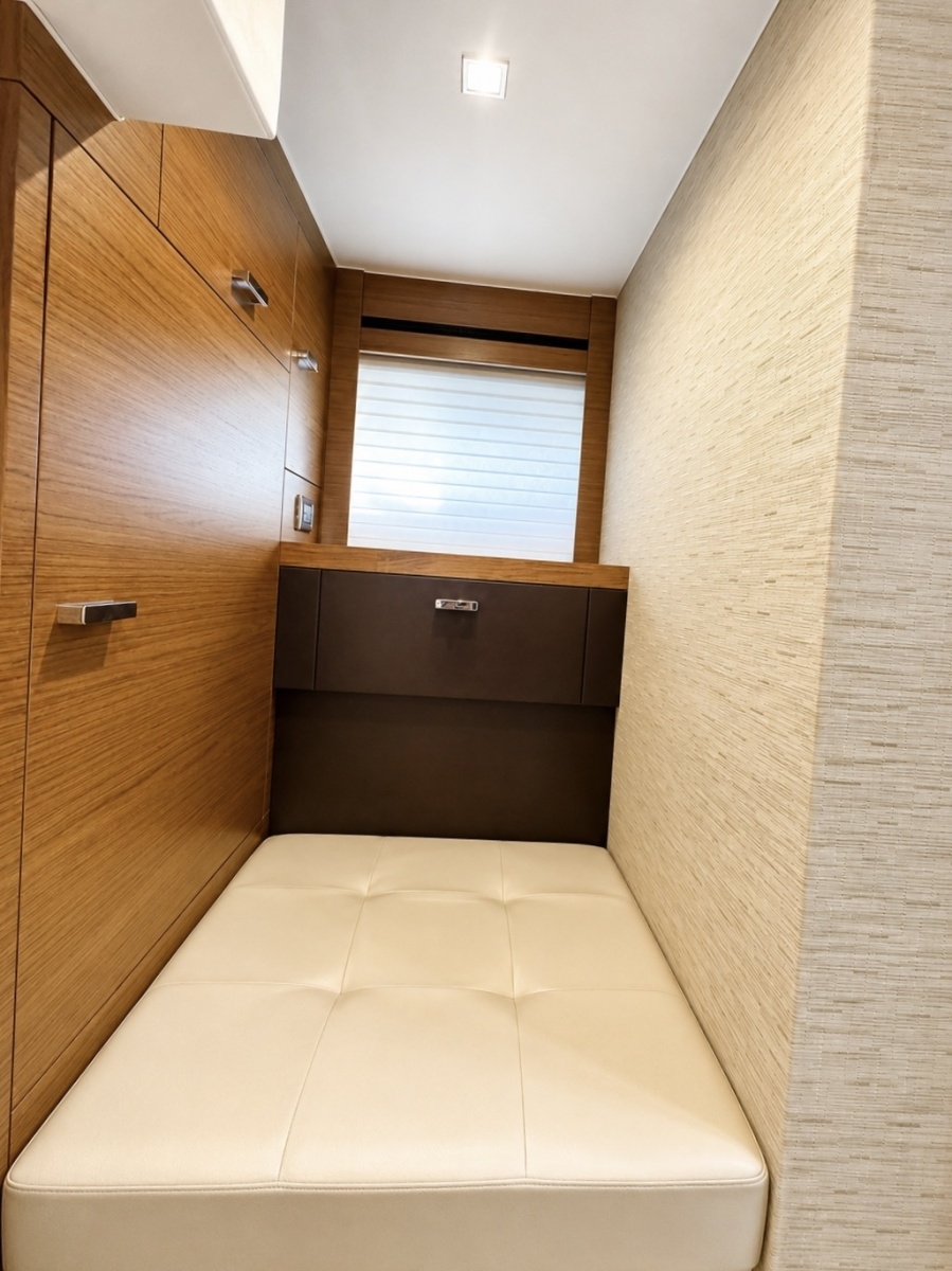 2016 Tiara Yachts 44 Coupe