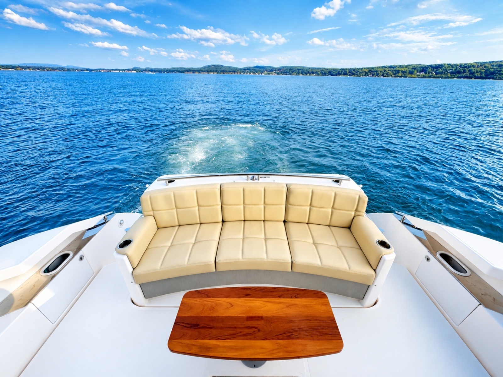 2016 Tiara Yachts 44 Coupe