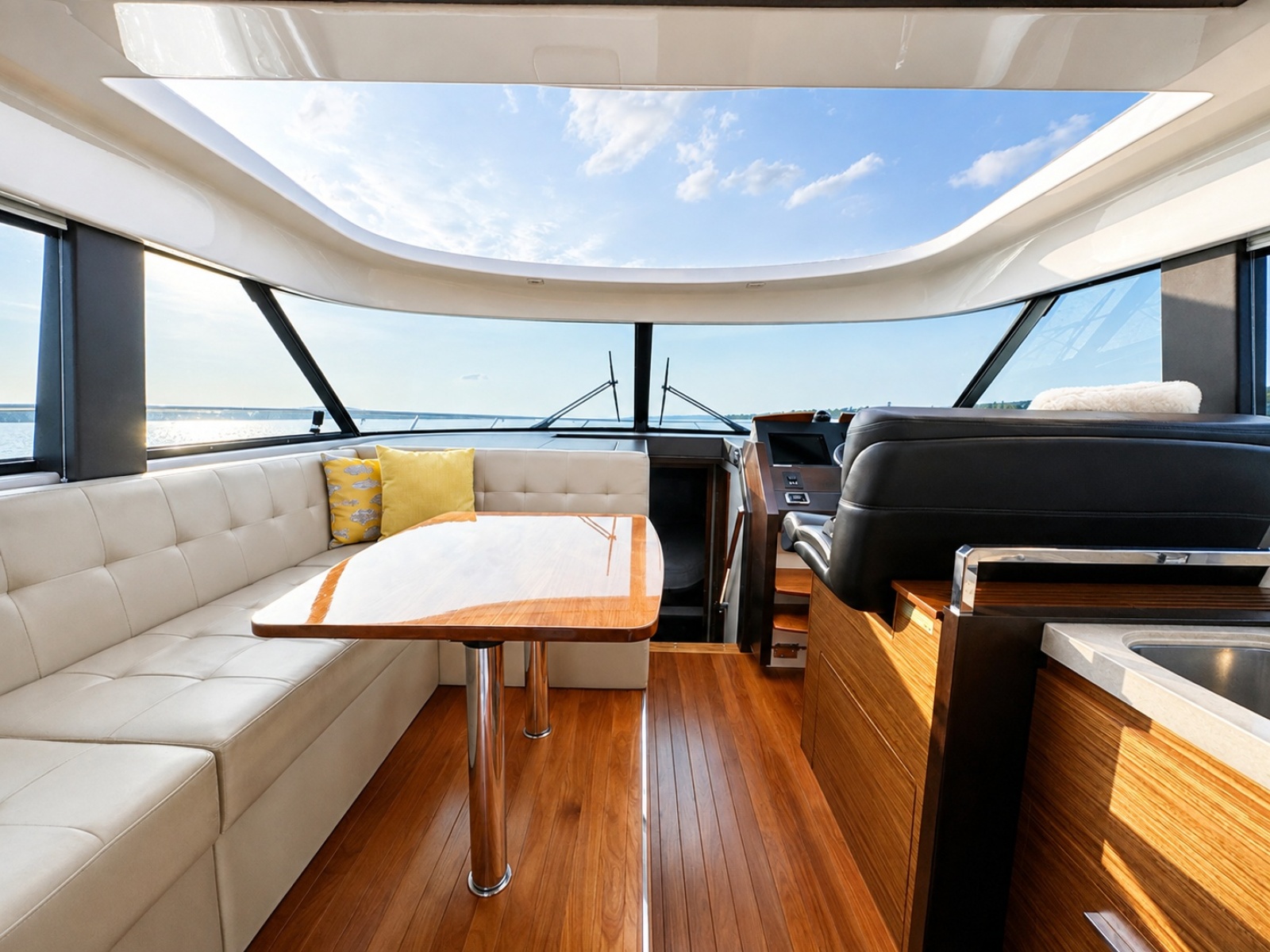2016 Tiara Yachts 44 Coupe