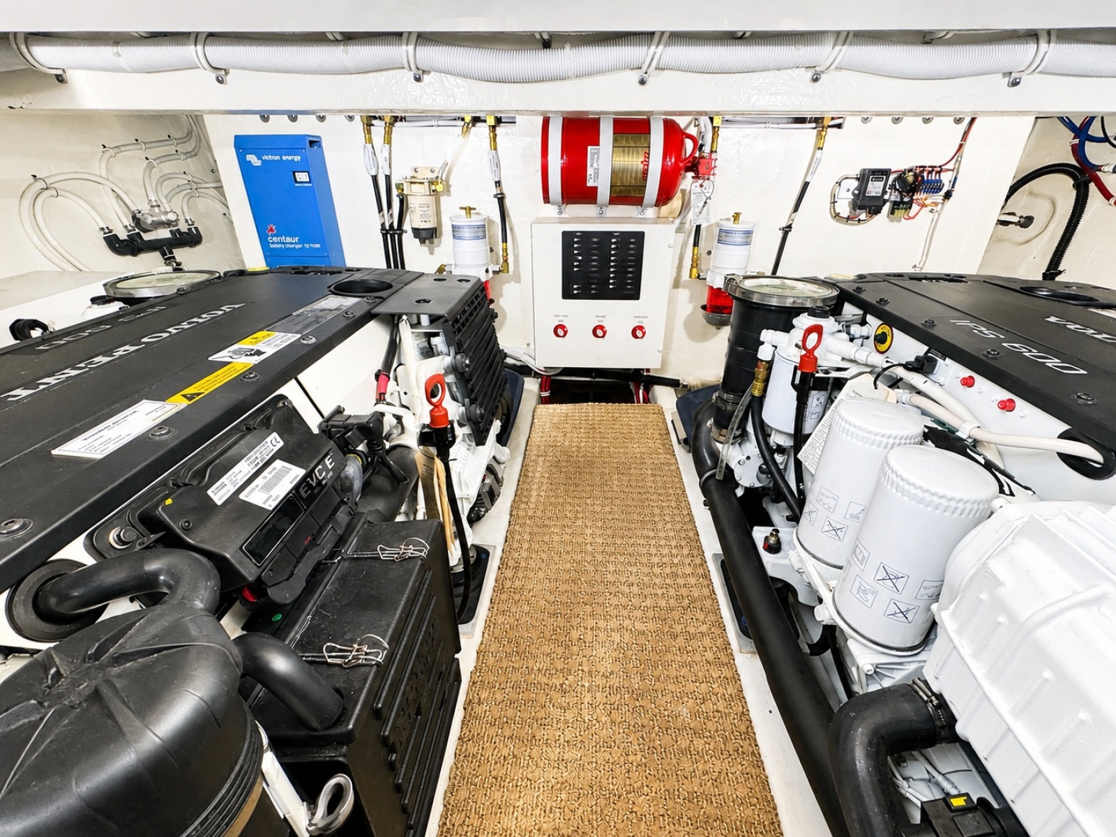2016 Tiara Yachts 44 Coupe