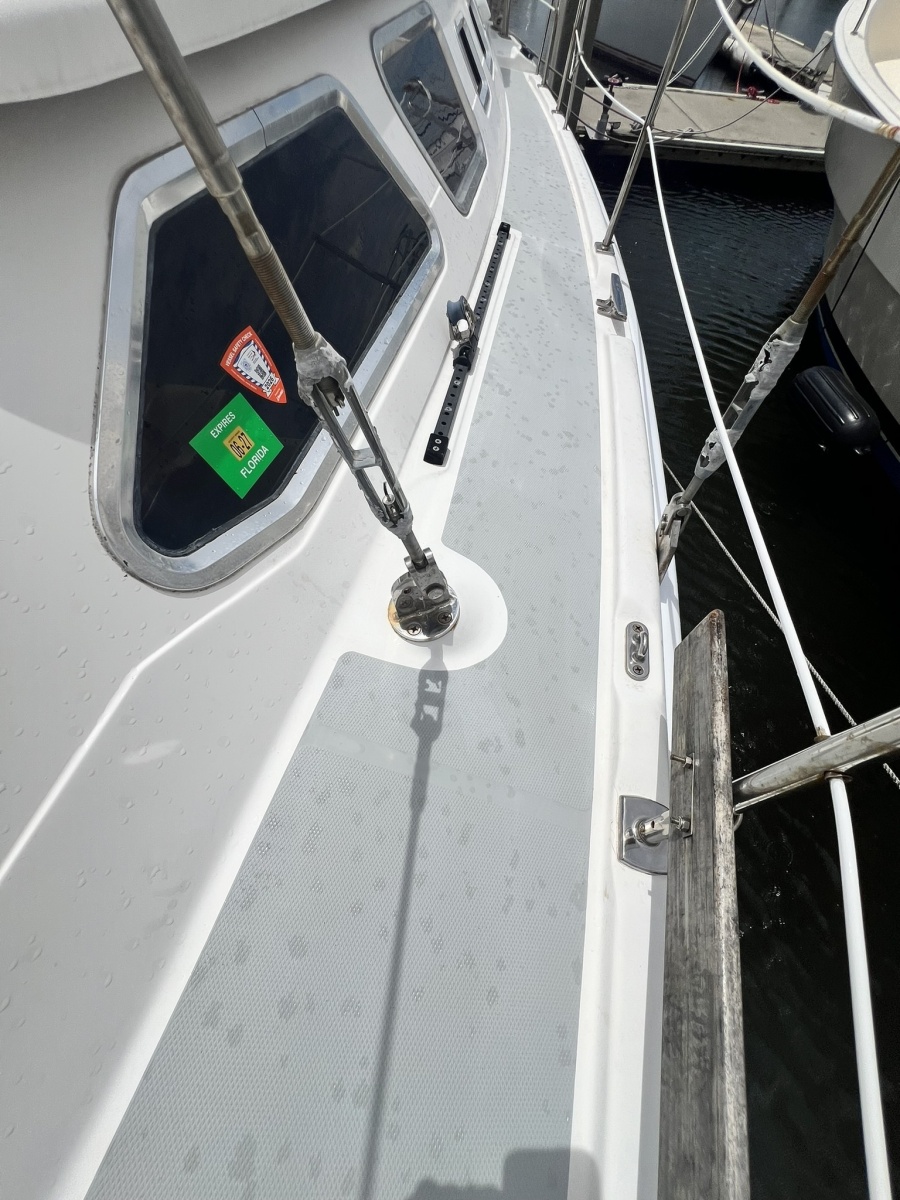 2007 Hunter 41 Deck Salon
