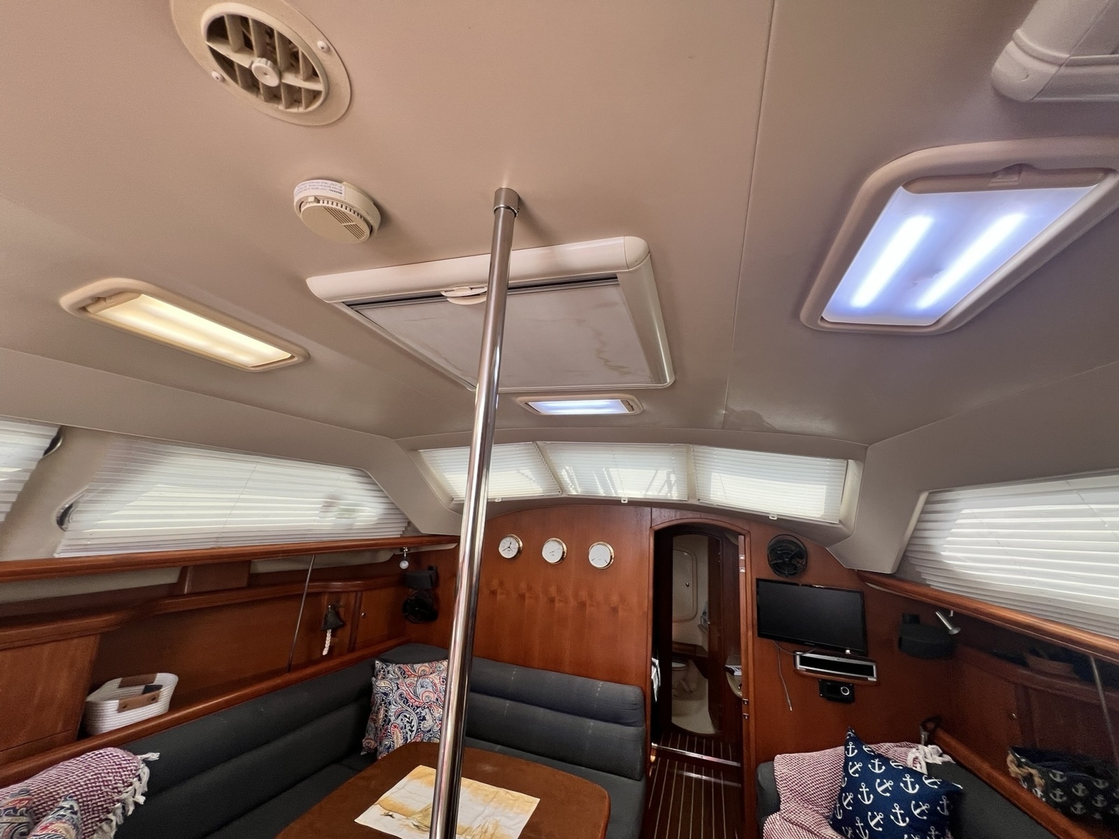 2007 Hunter 41 Deck Salon