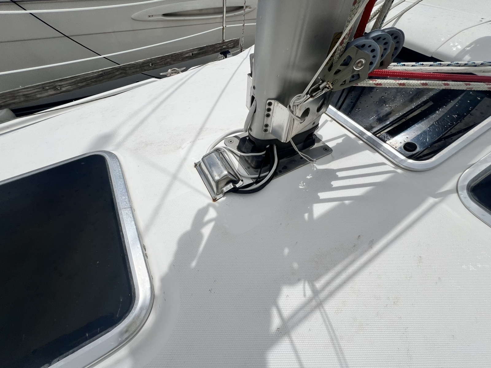 2007 Hunter 41 Deck Salon
