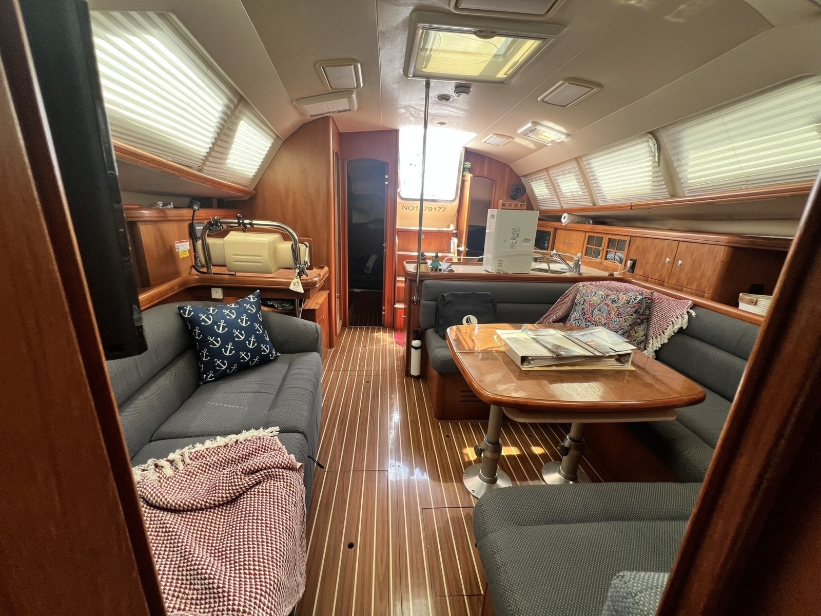 2007 Hunter 41 Deck Salon