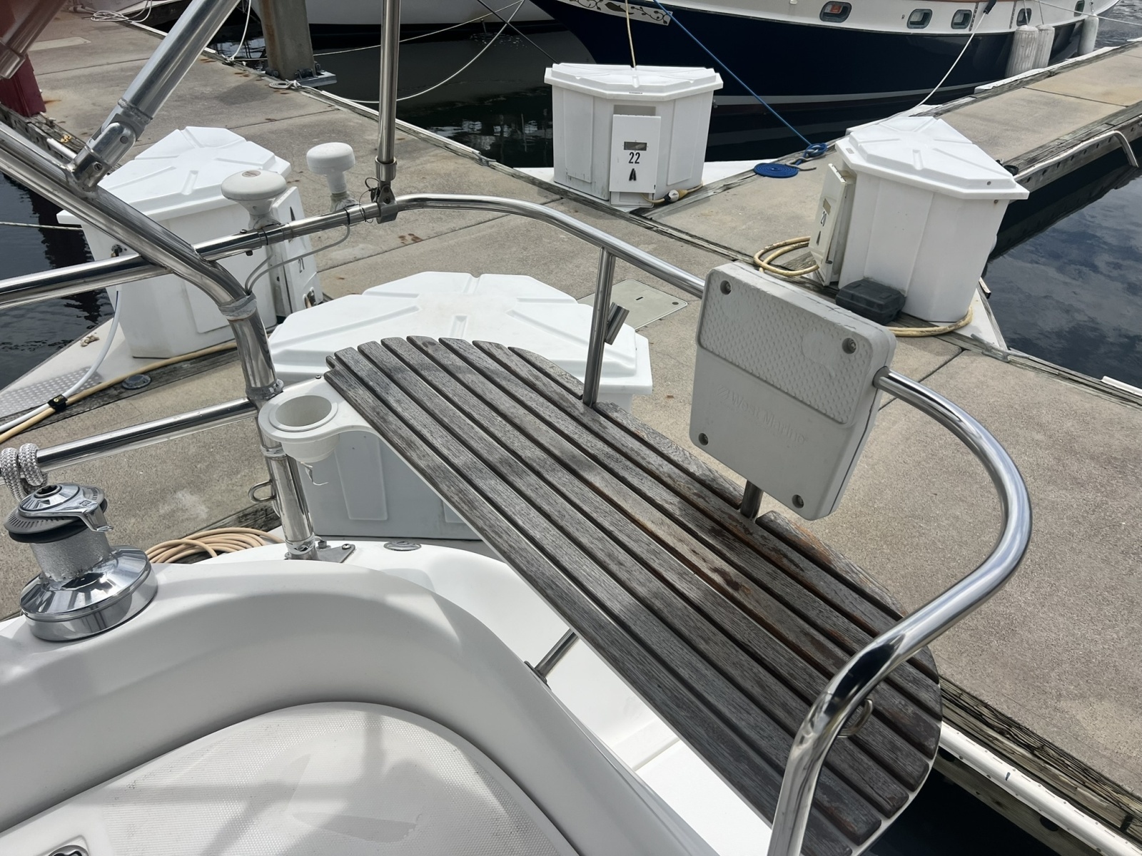 2007 Hunter 41 Deck Salon