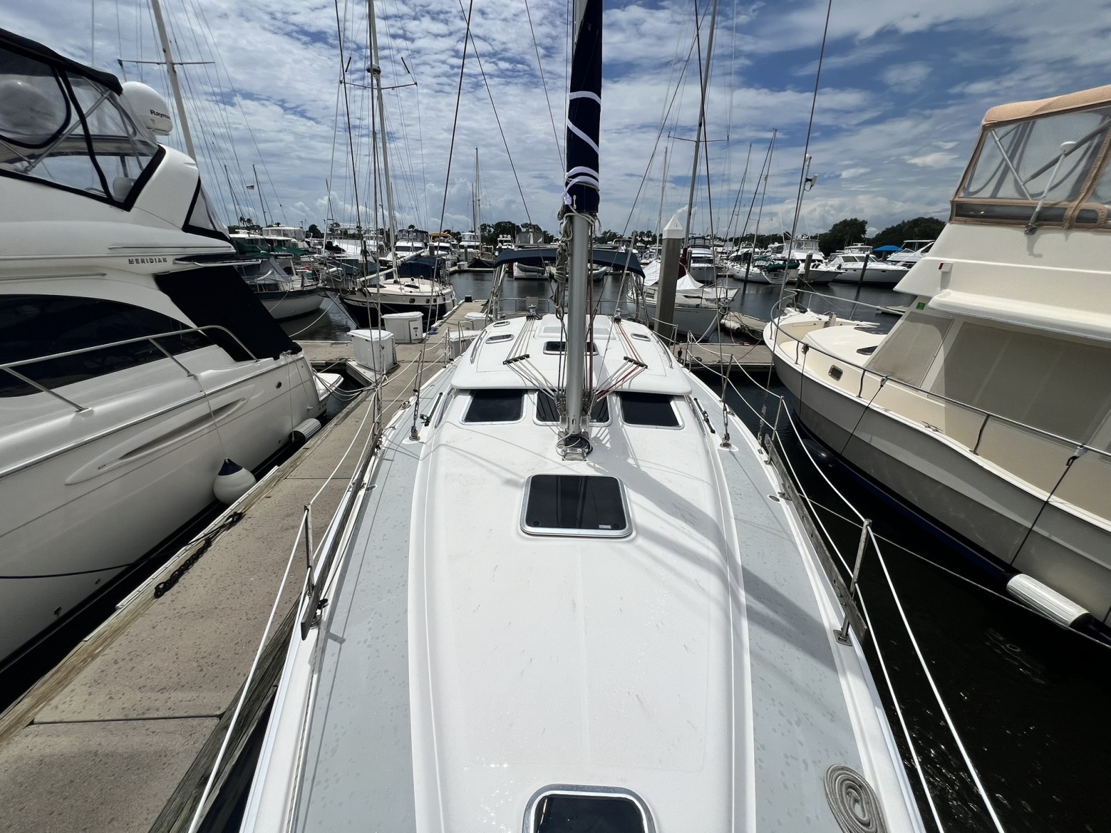 2007 Hunter 41 Deck Salon