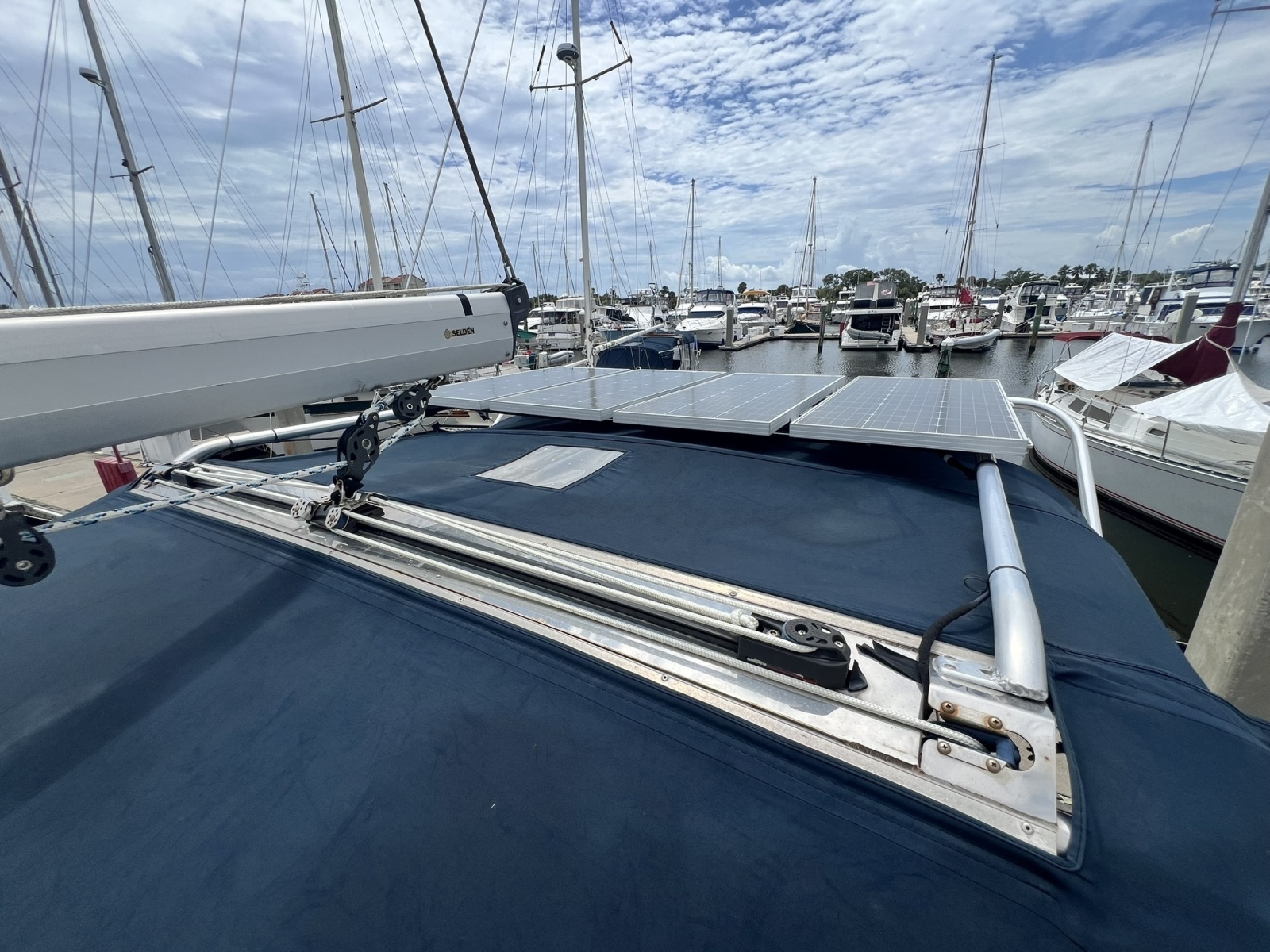 2007 Hunter 41 Deck Salon