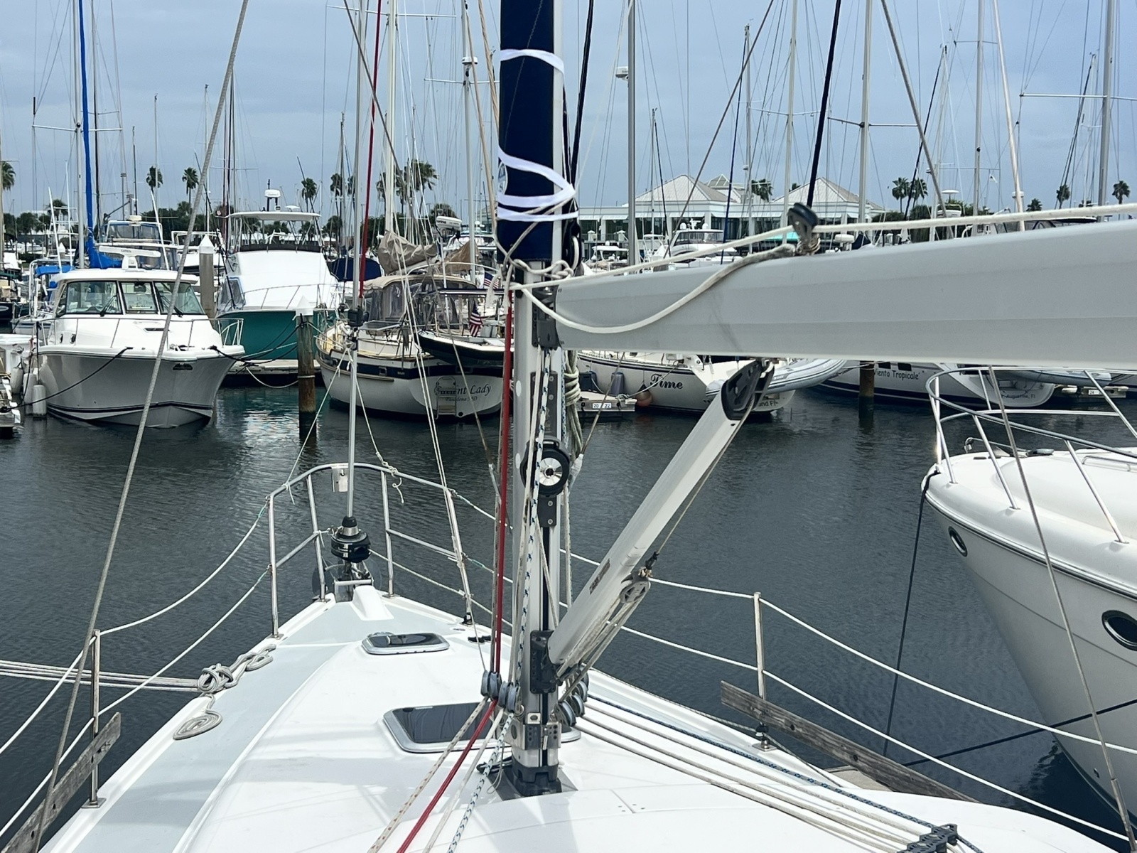 2007 Hunter 41 Deck Salon