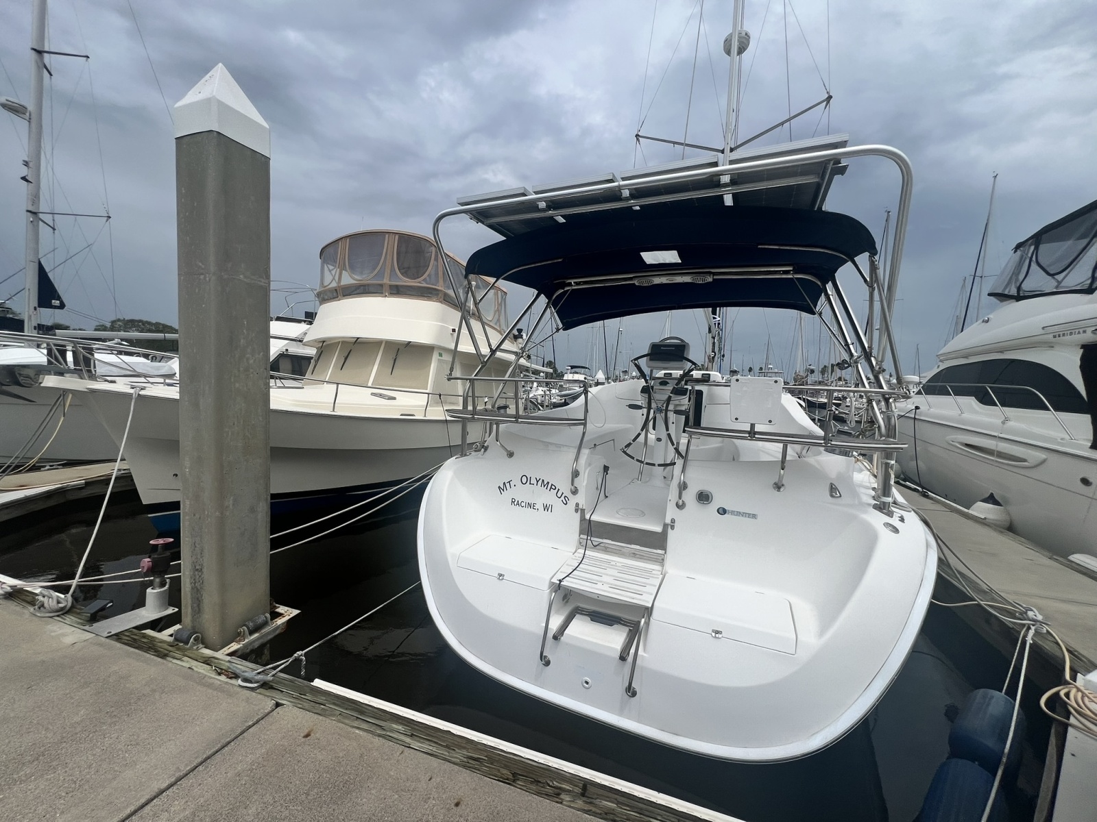 2007 Hunter 41 Deck Salon