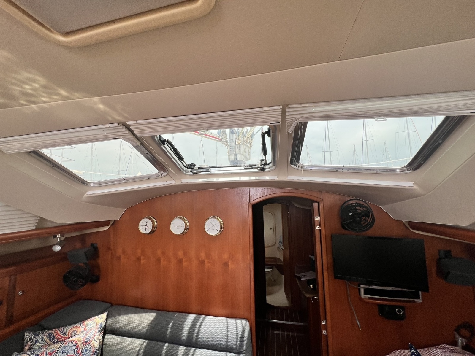 2007 Hunter 41 Deck Salon