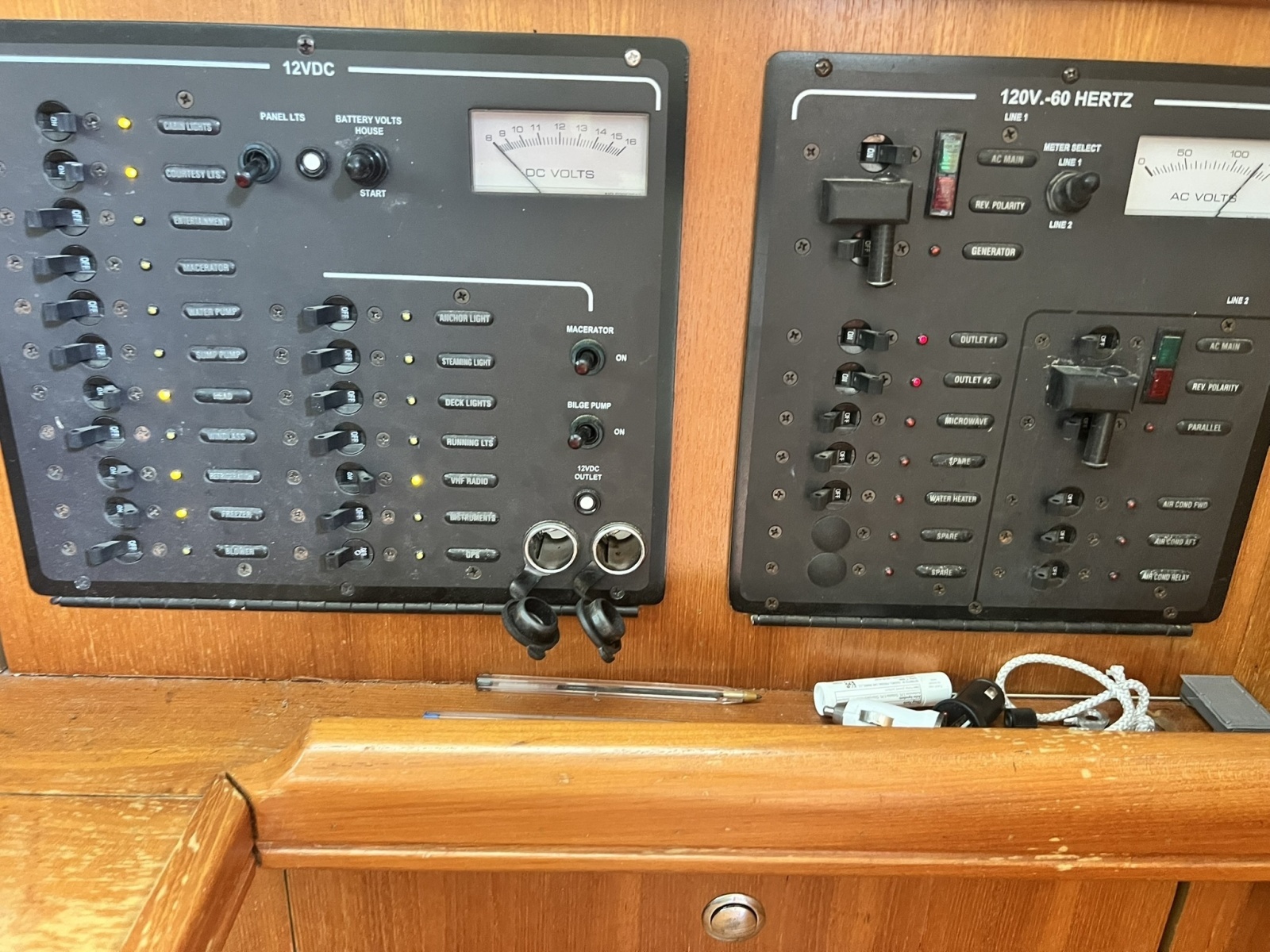 2007 Hunter 41 Deck Salon